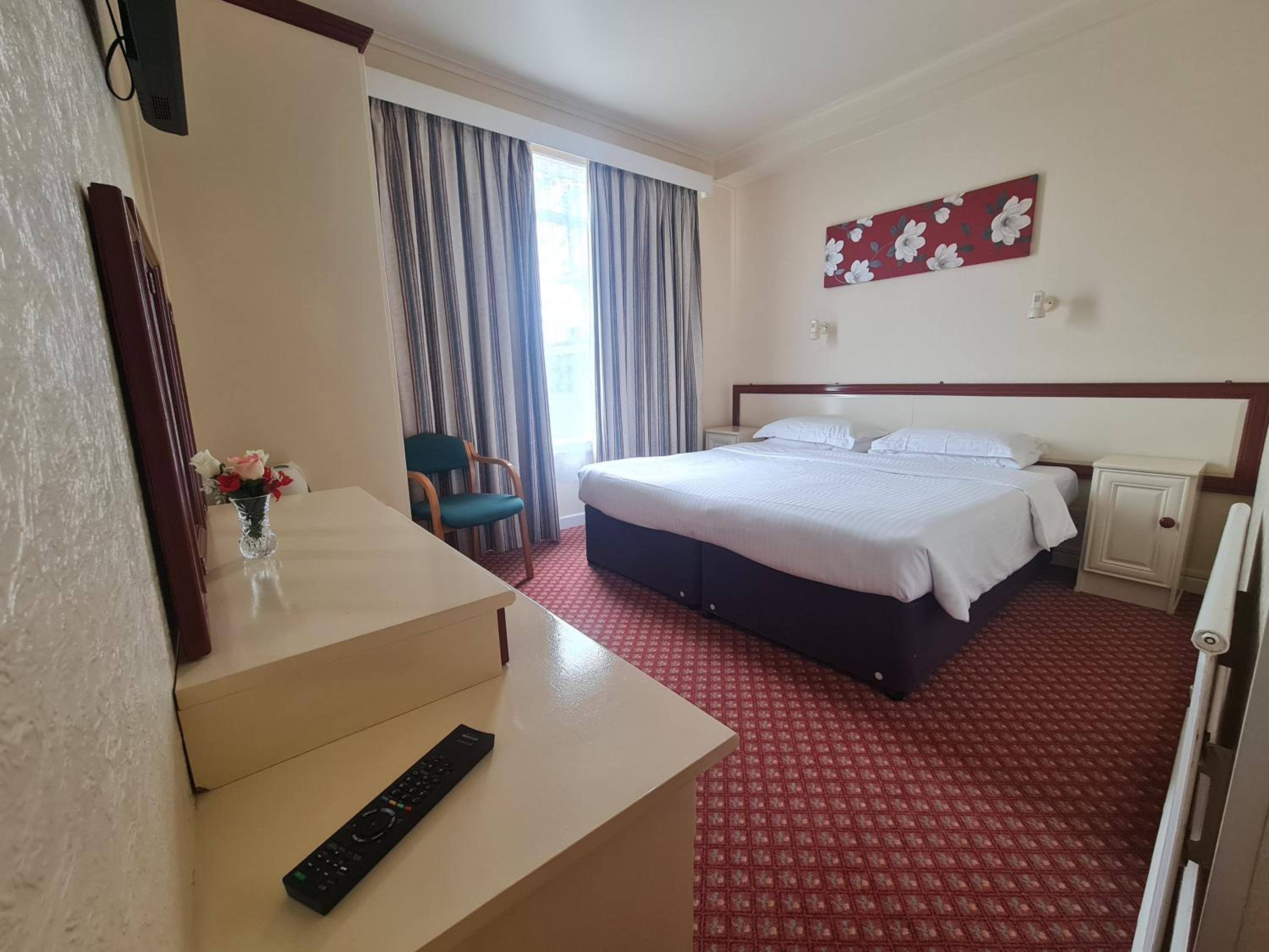 Double or Twin Room with Courtyard View - Photo 7