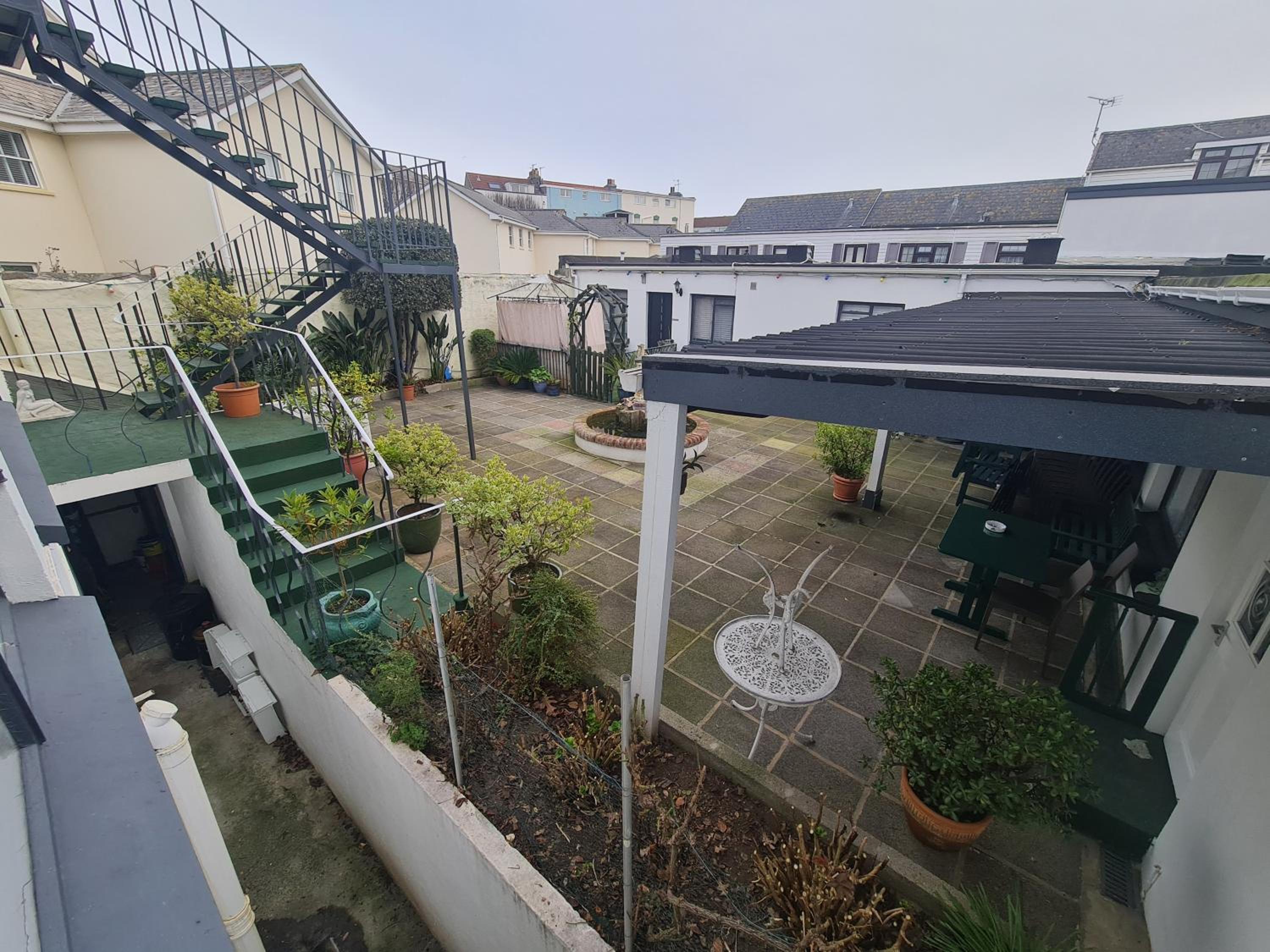 Double or Twin Room with Courtyard View - Photo 5