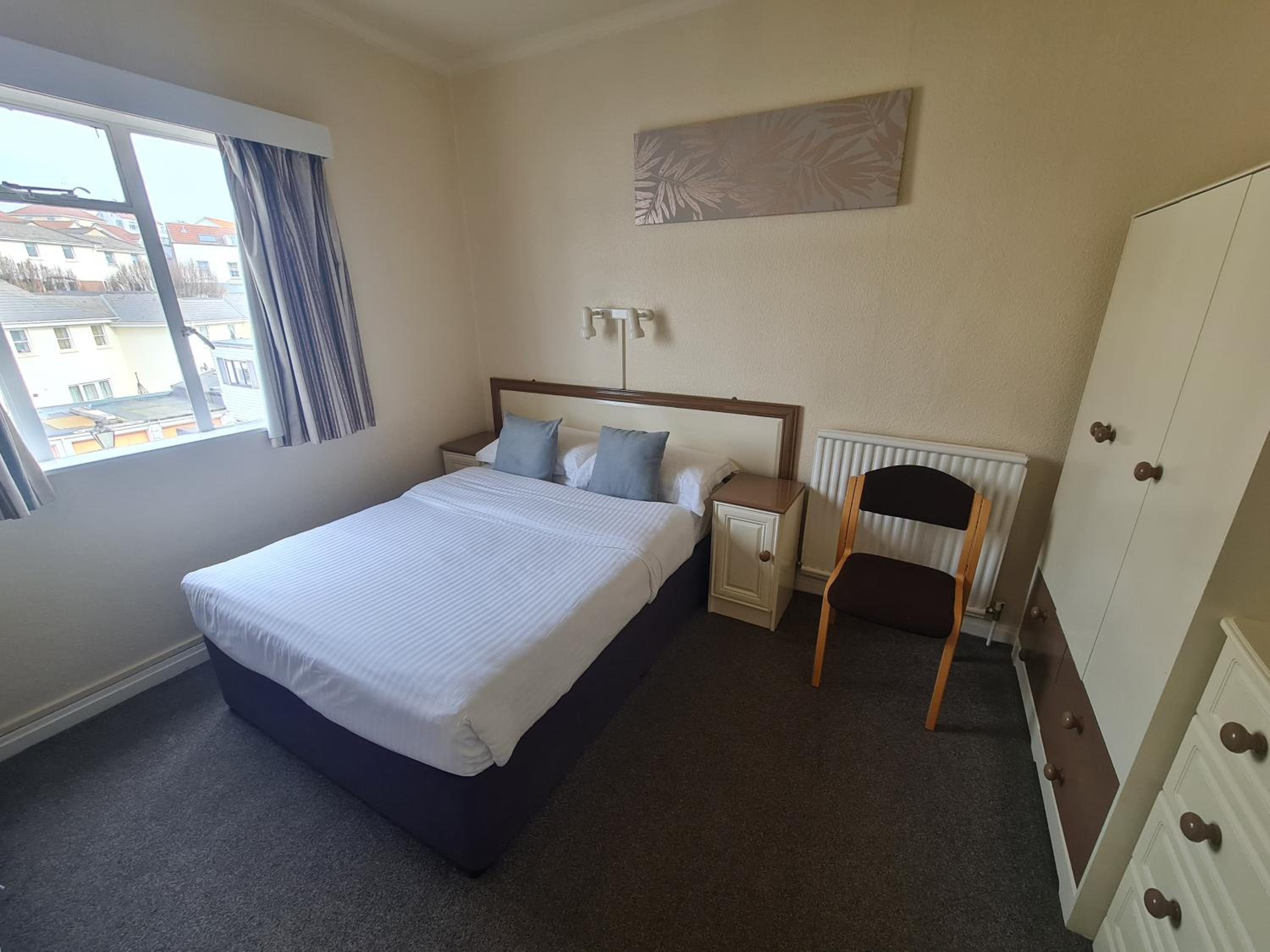 Double or Twin Room with Shower - Photo 1