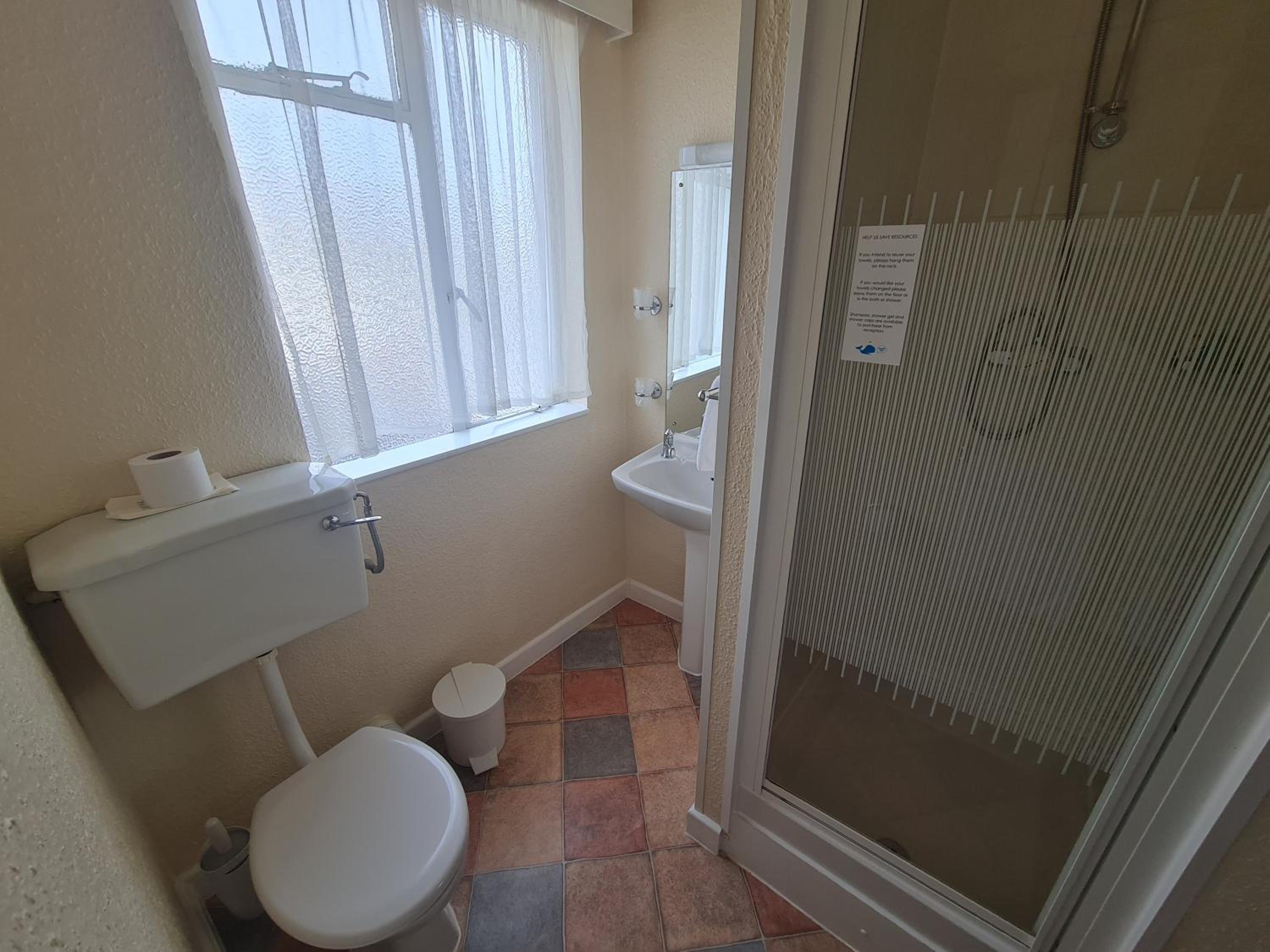 Double or Twin Room with Shower - Photo 3