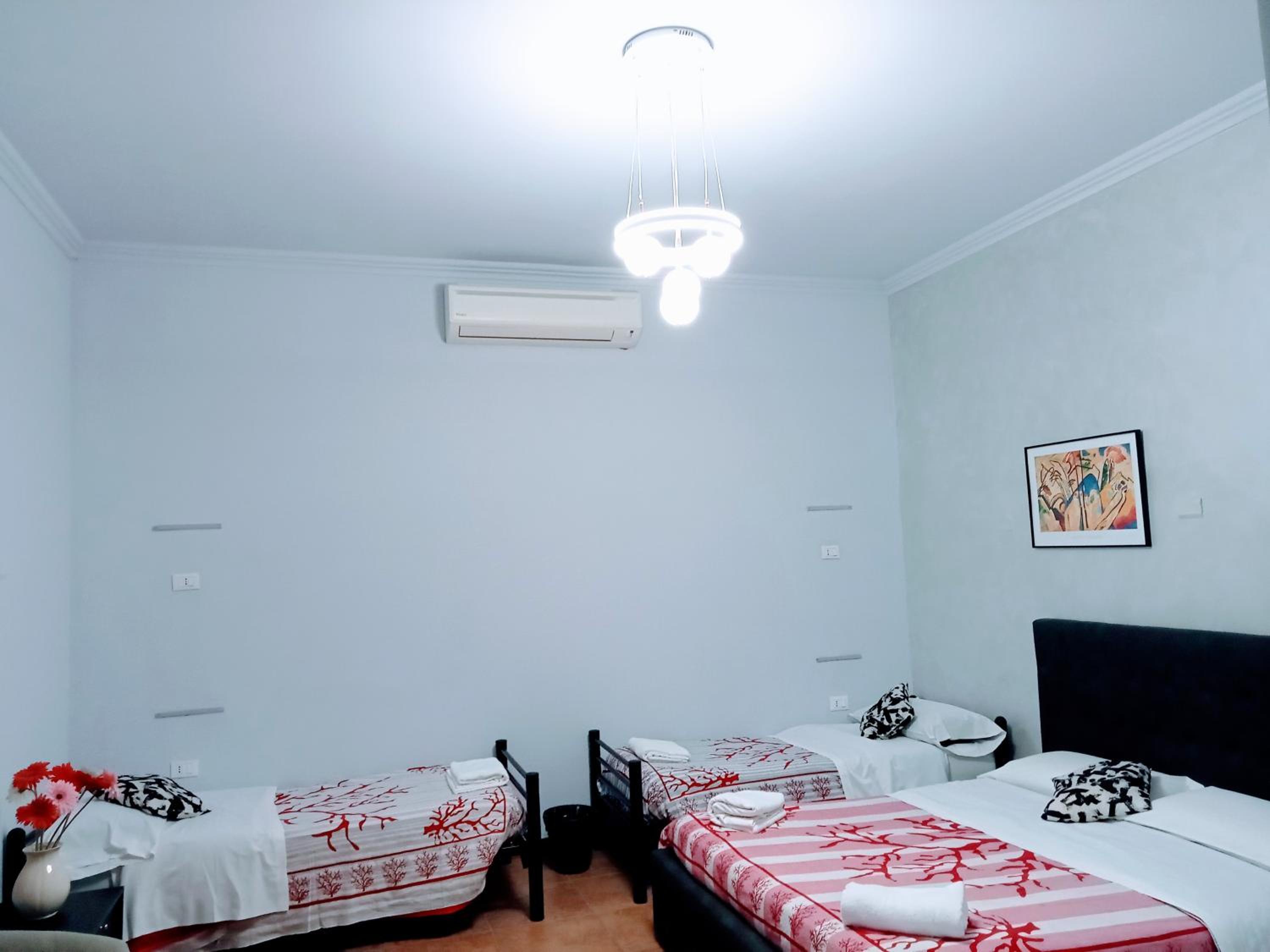 Economy Quadruple Room photo 3