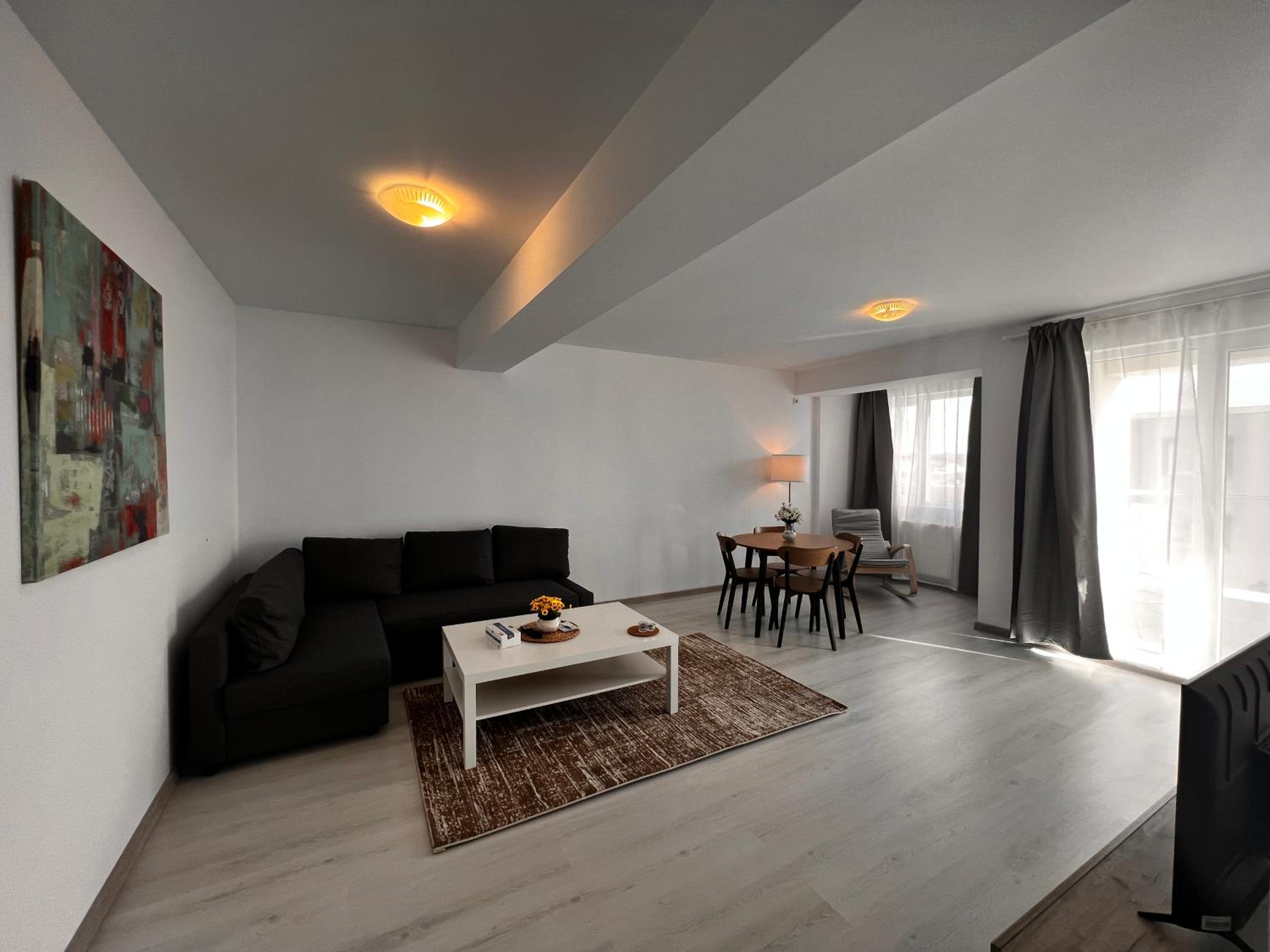Apartment with Pool View