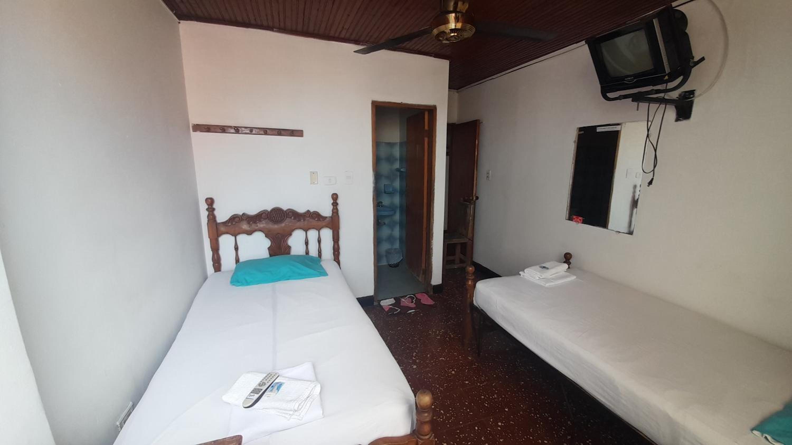 Economy Twin Room photo 1