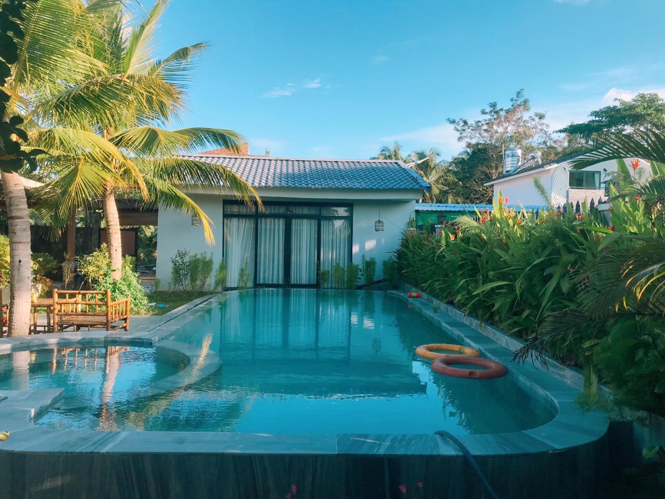 Double Room with Pool View - Photo 7