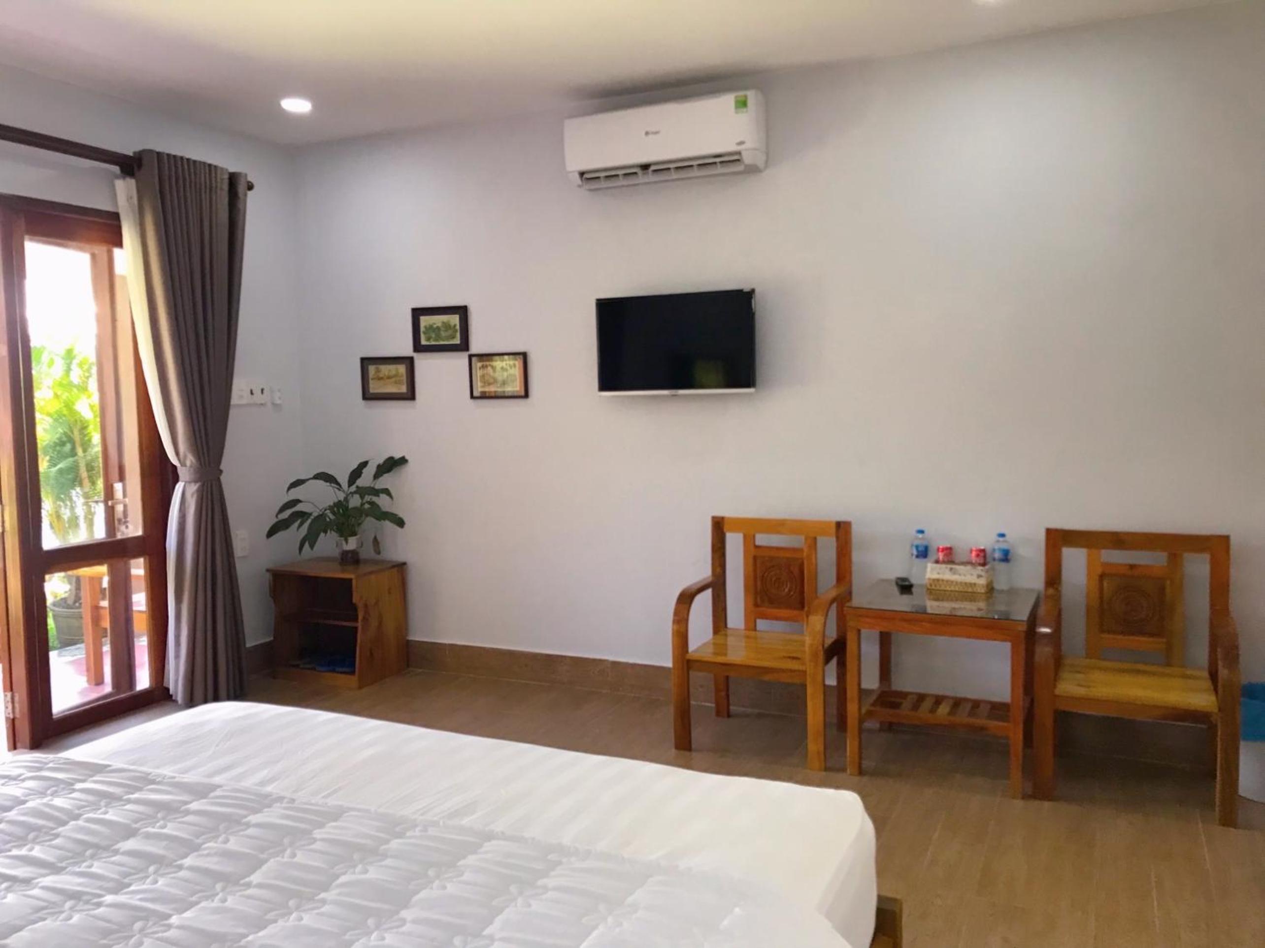 Double Room with Pool View - Photo 3