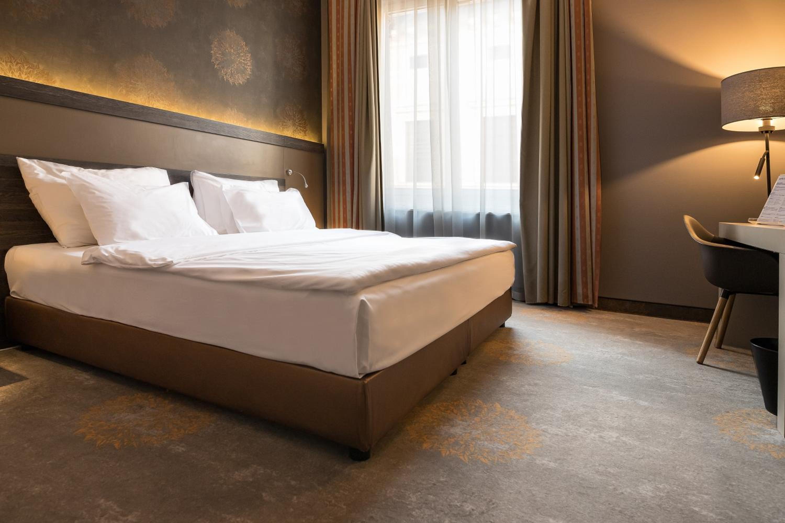 Bed & Sleeping Area