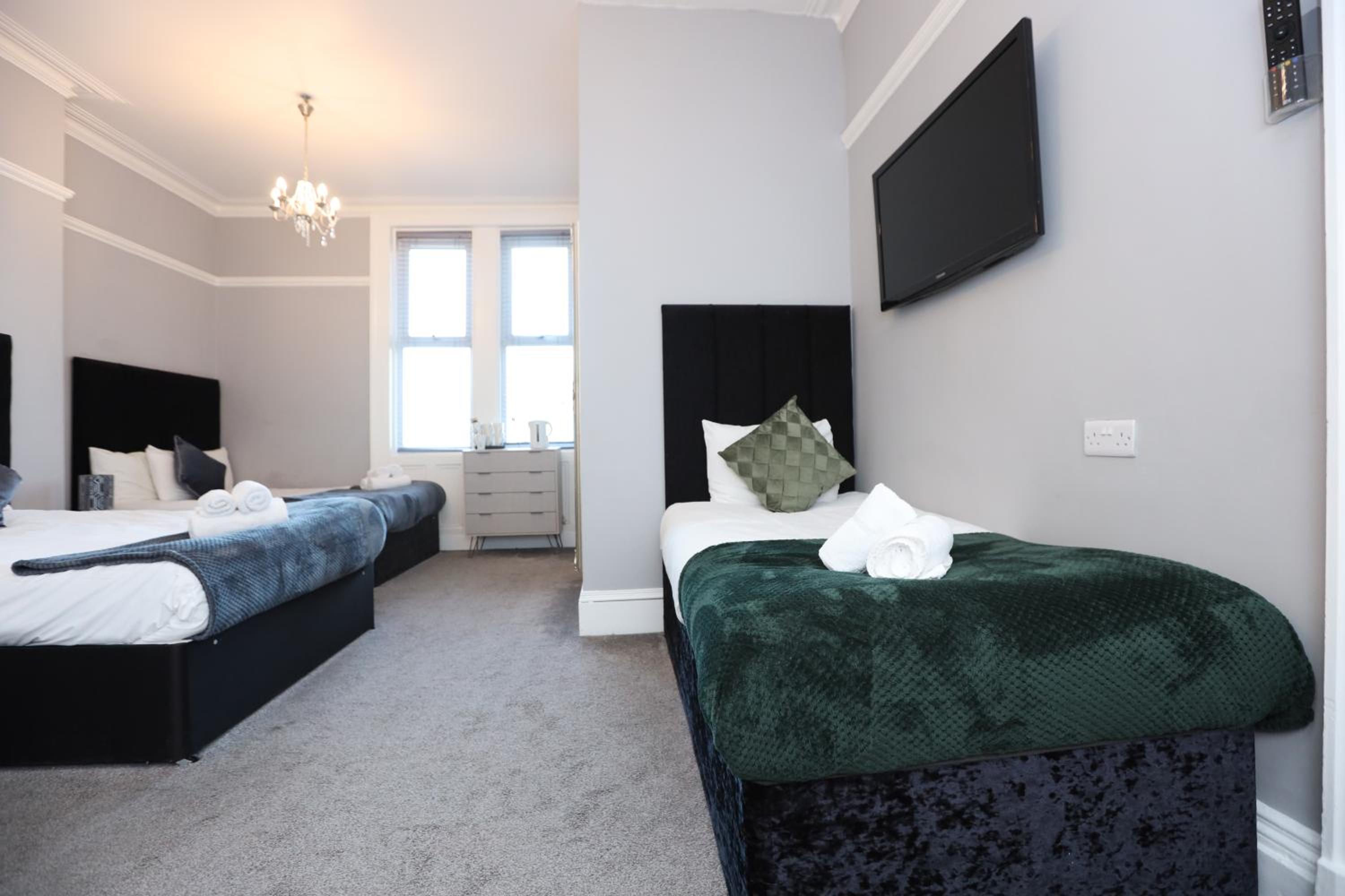 Executive Suite - Photo 10