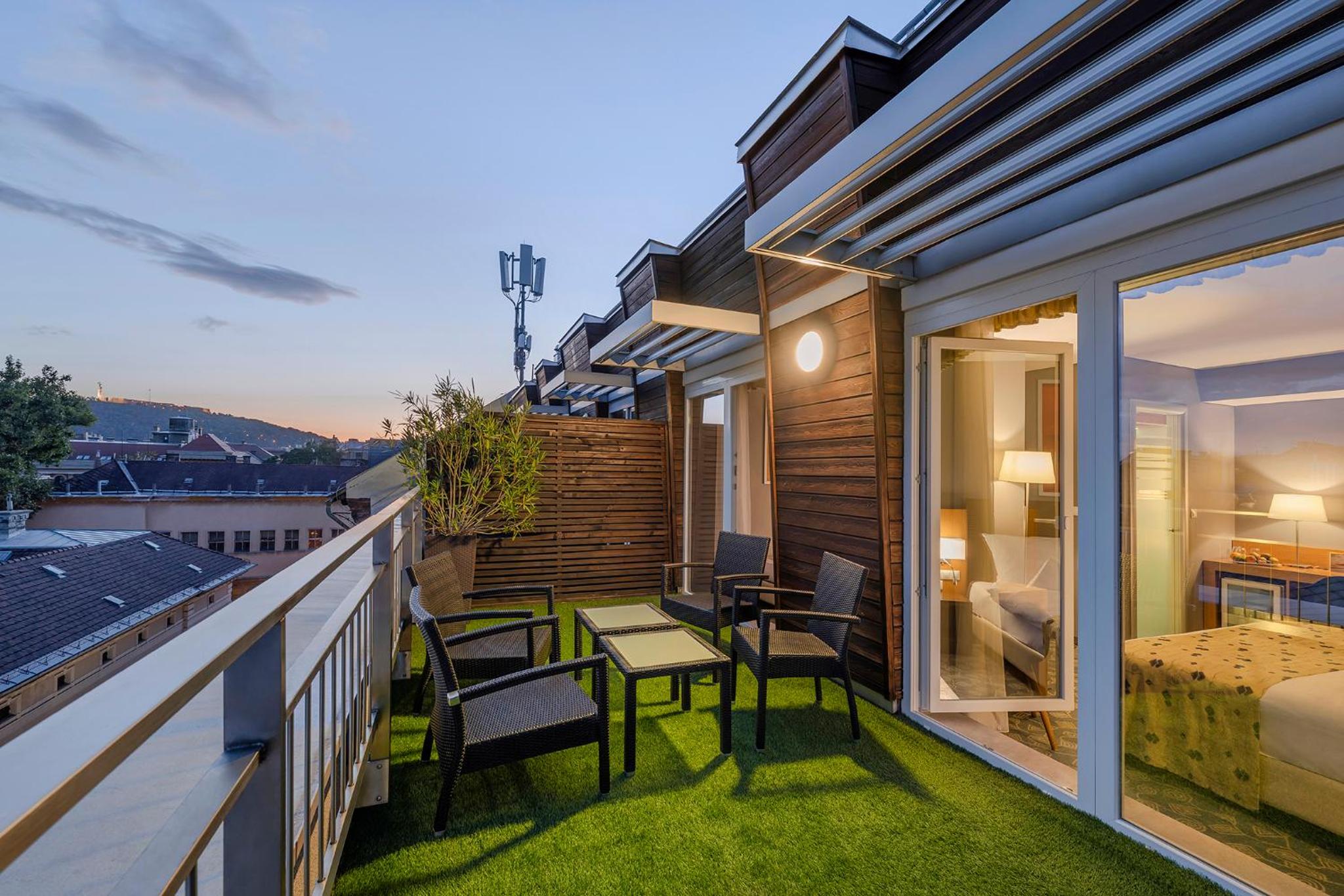 Balcony & Terrace