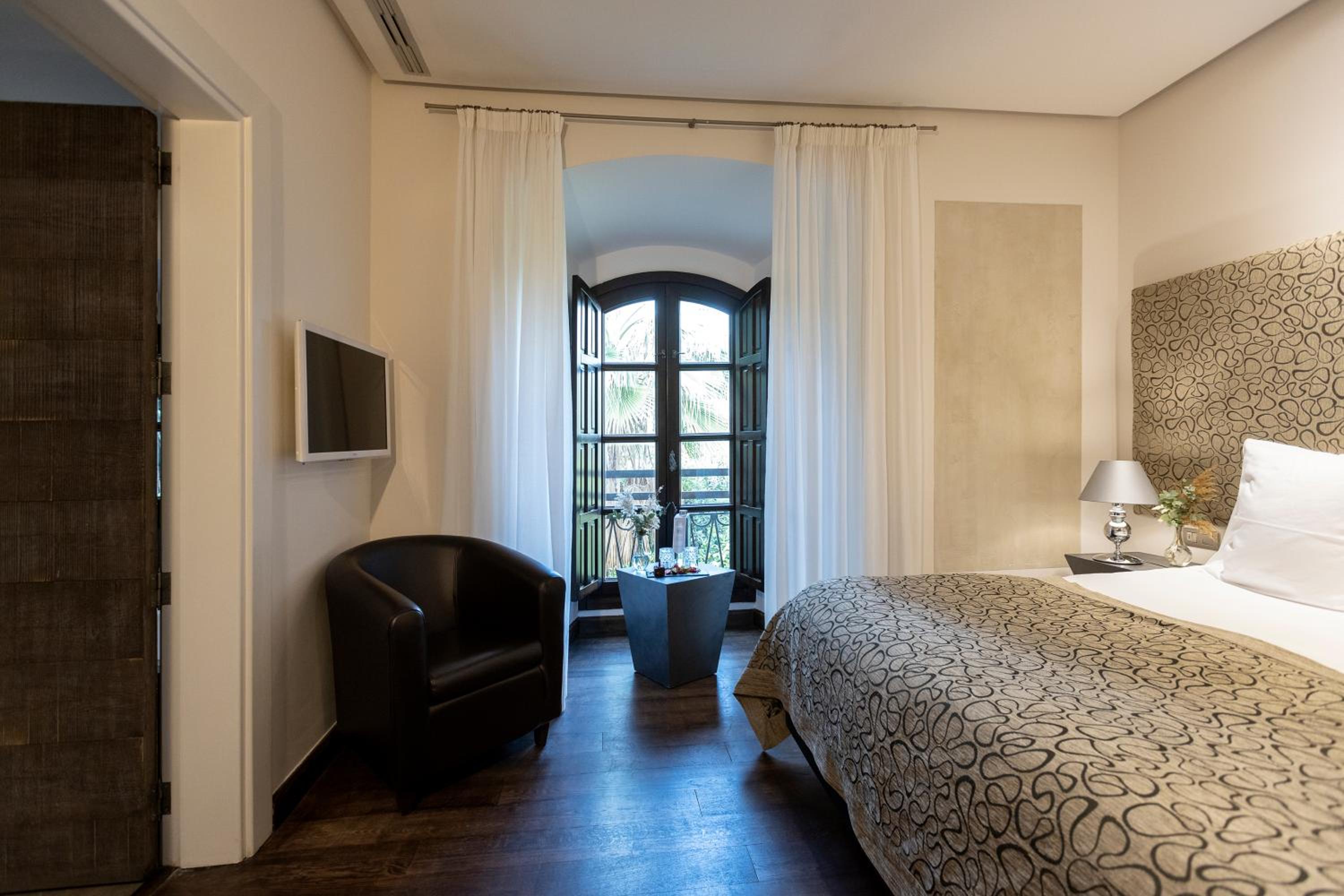 King Room with Garden View - Photo 8