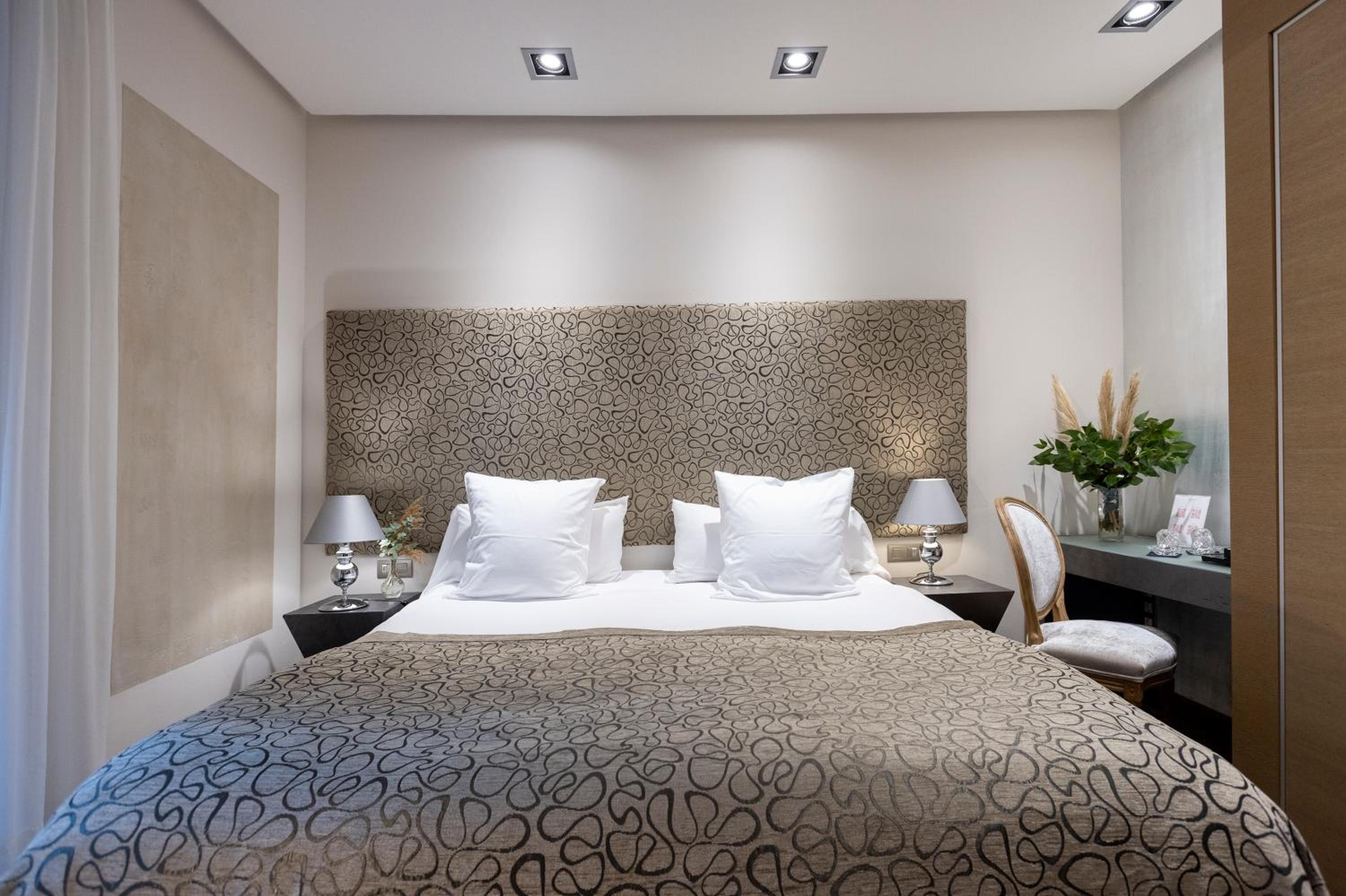 King Room with Garden View - Photo 6