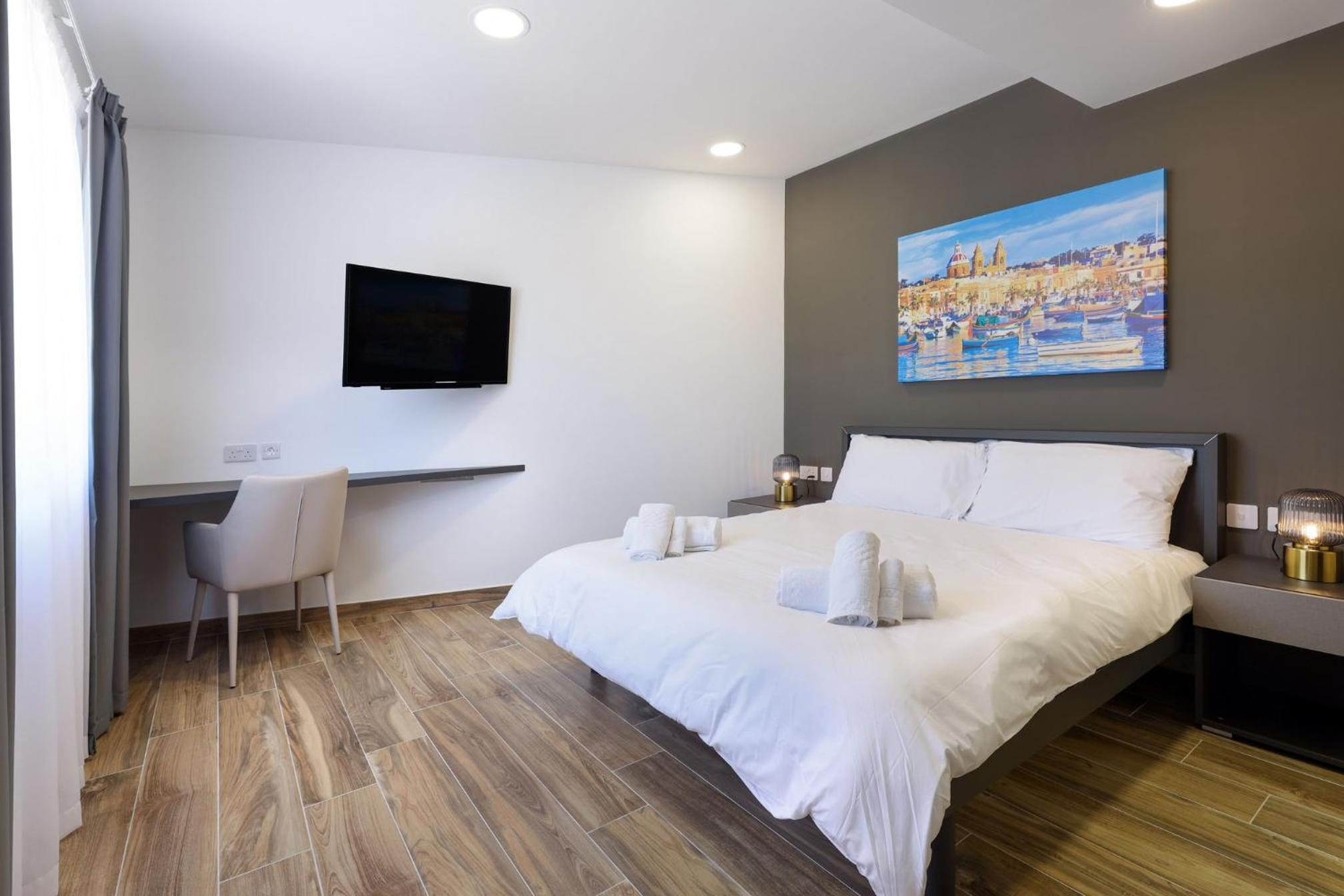 Deluxe Double Room (2 Adults + 1 Child) with City View