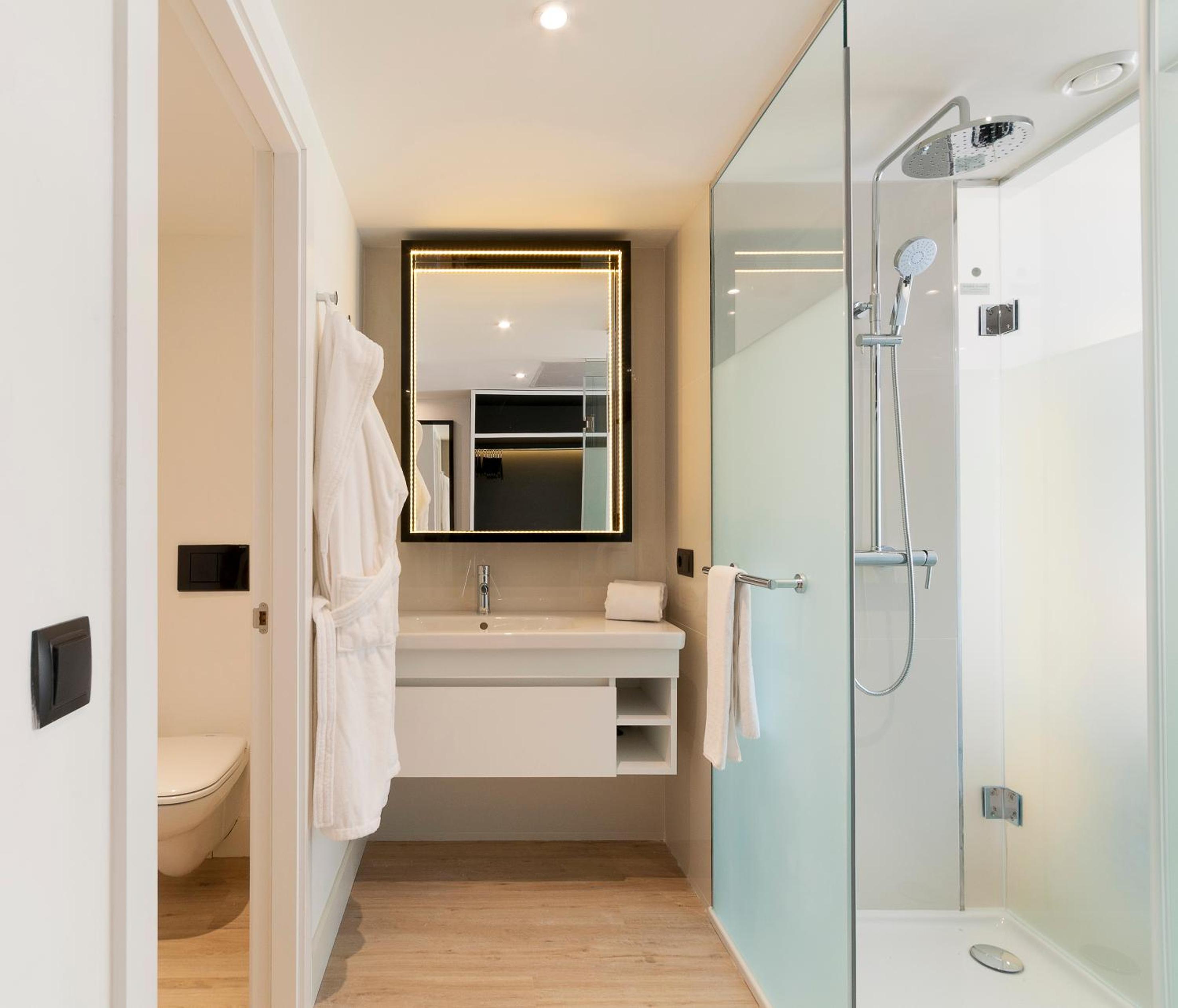 The Innside Premium Room with Balcony thumbnail 6