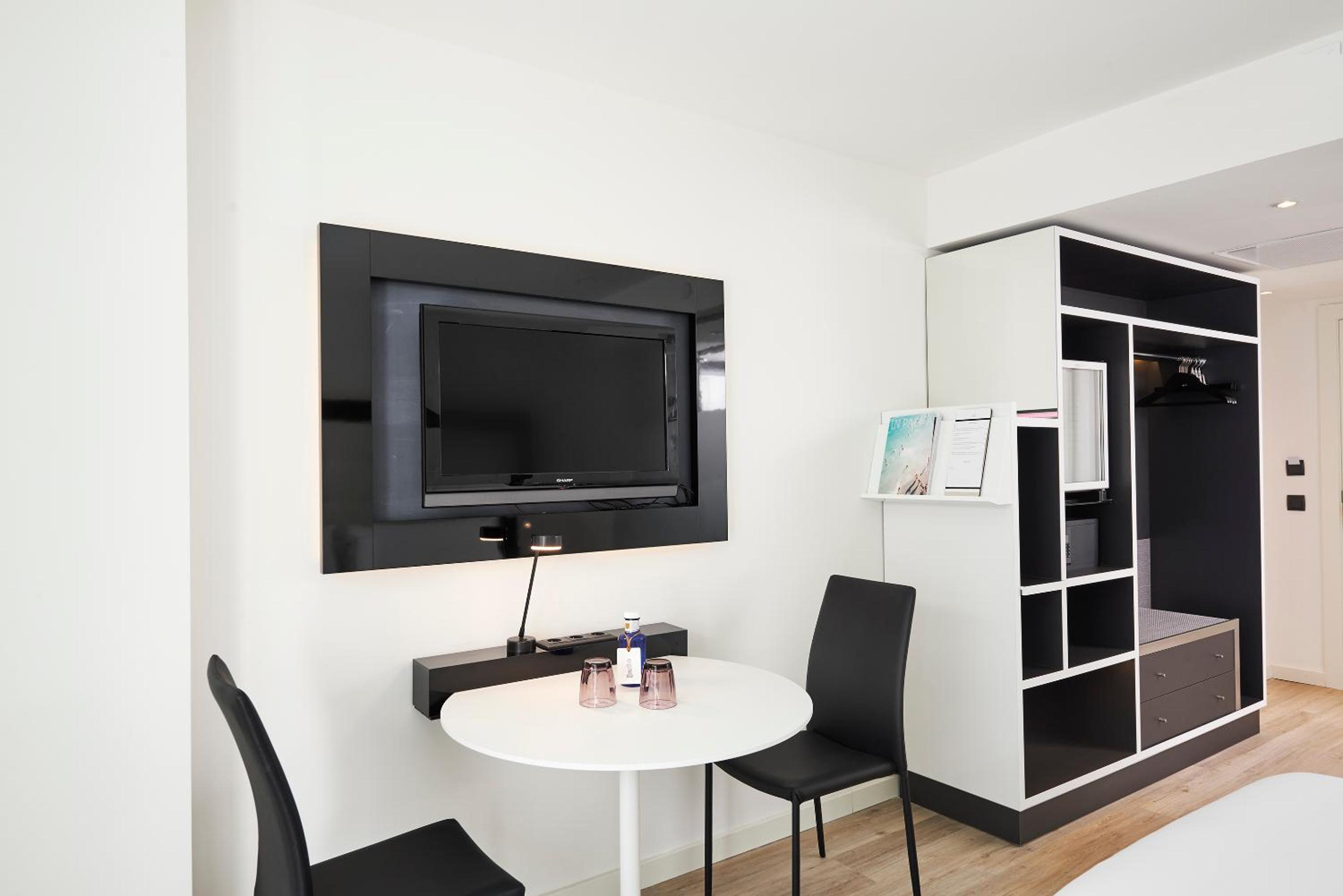 The Innside Premium Room with Balcony thumbnail 5