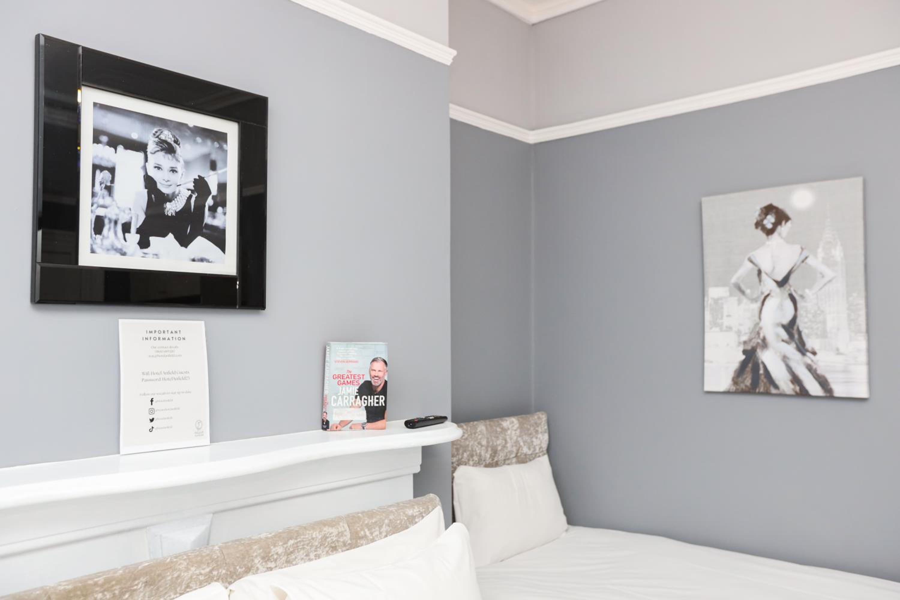 Family Room with Private Bathroom - Photo 10