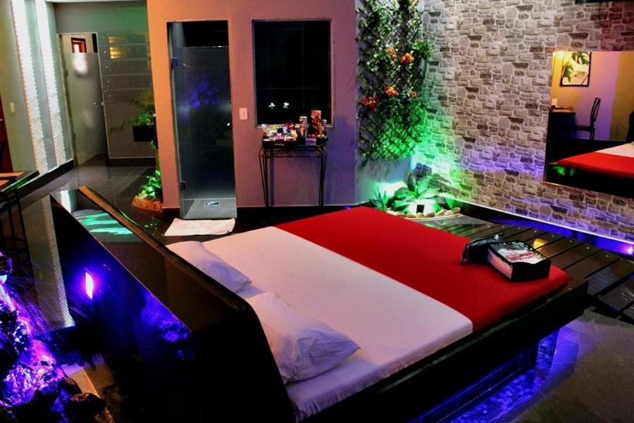 Suite with Hot Tub - Photo 3