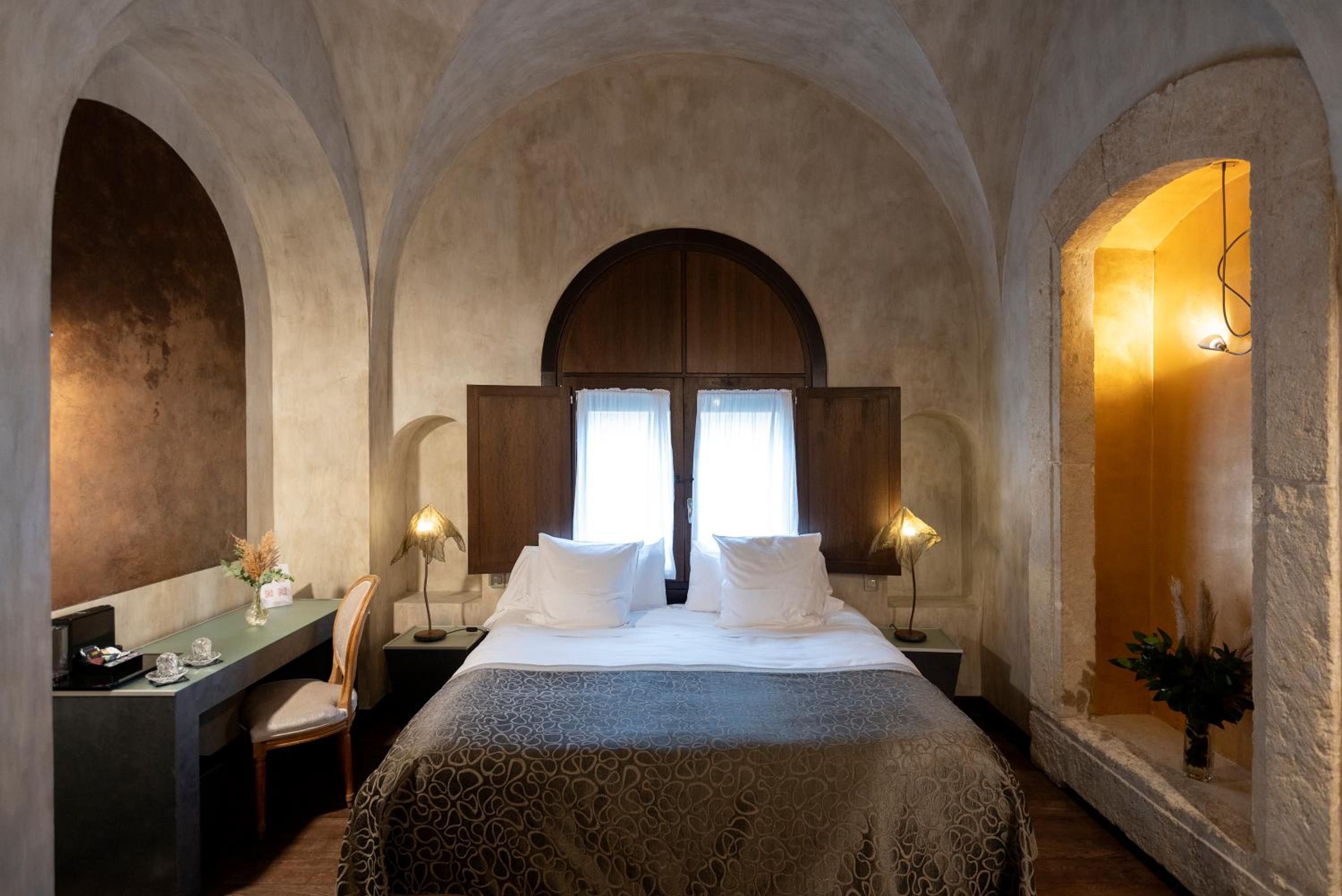 Deluxe Room - Photo 1