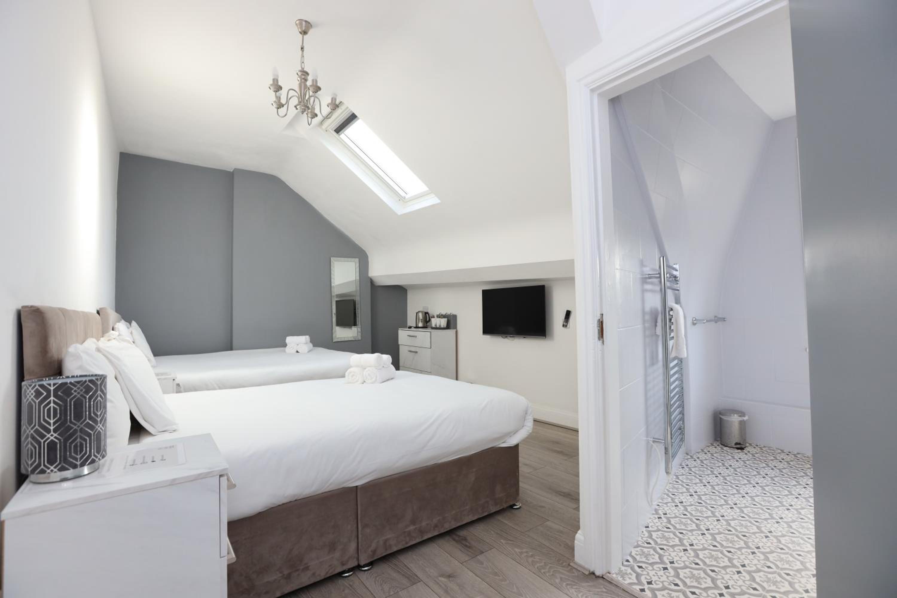 Quadruple Room with Private Bathroom