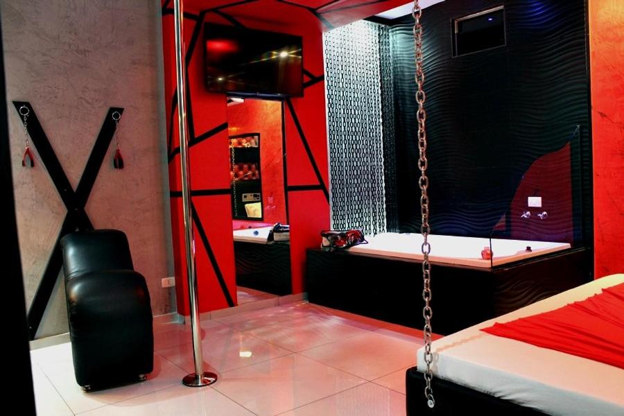 Suite with Spa Bath - Photo 3