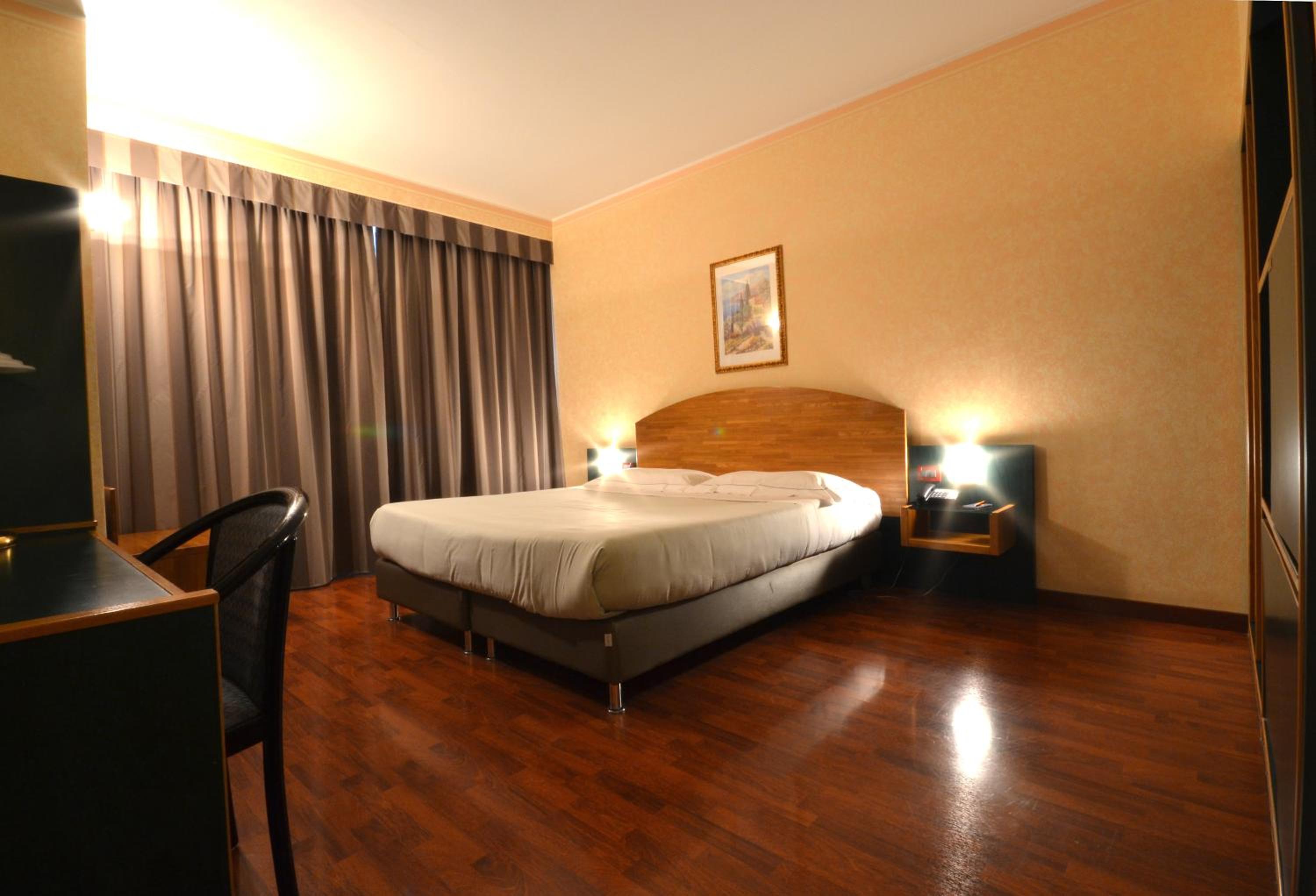 Double or Twin Room - Photo 6