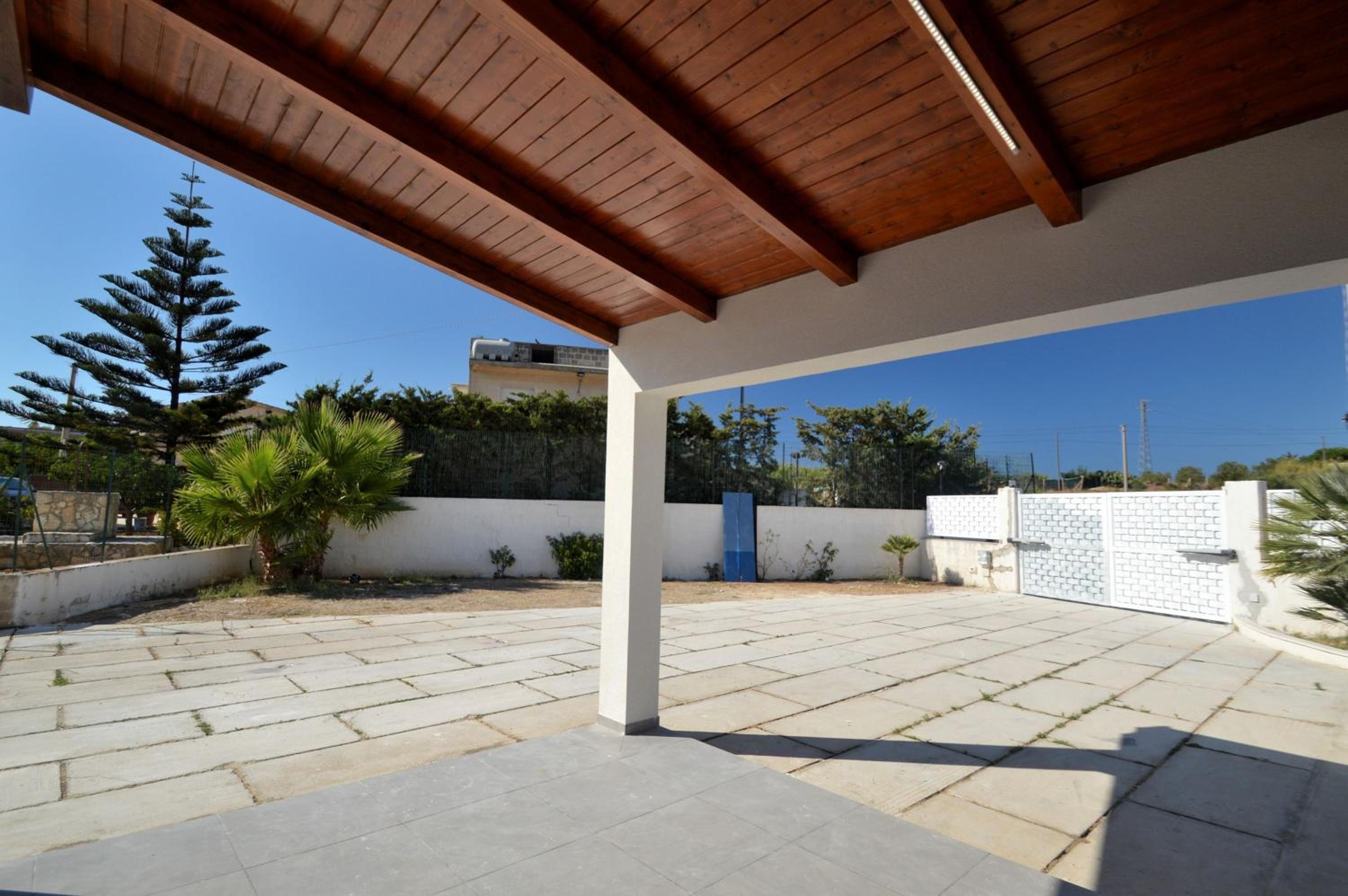 Villa photo 2
