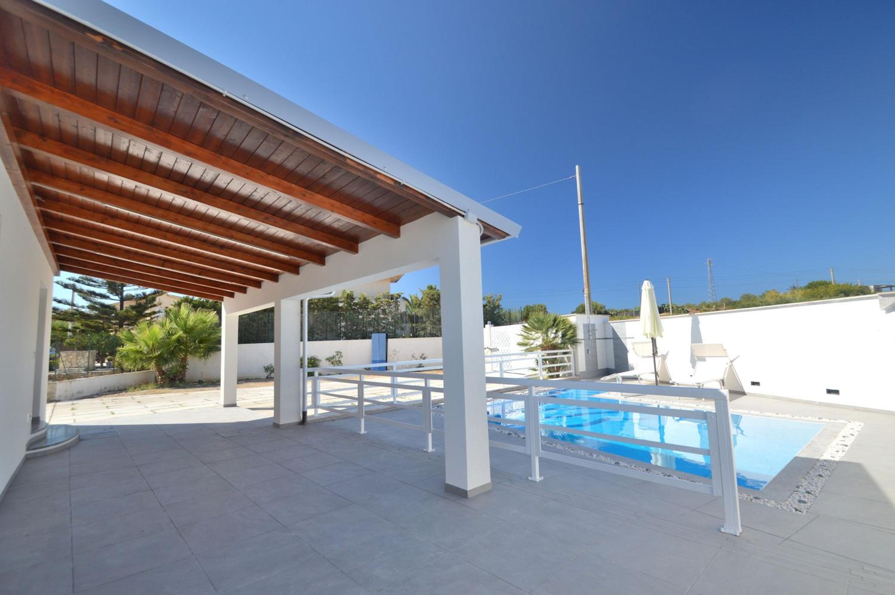 Villa photo 3