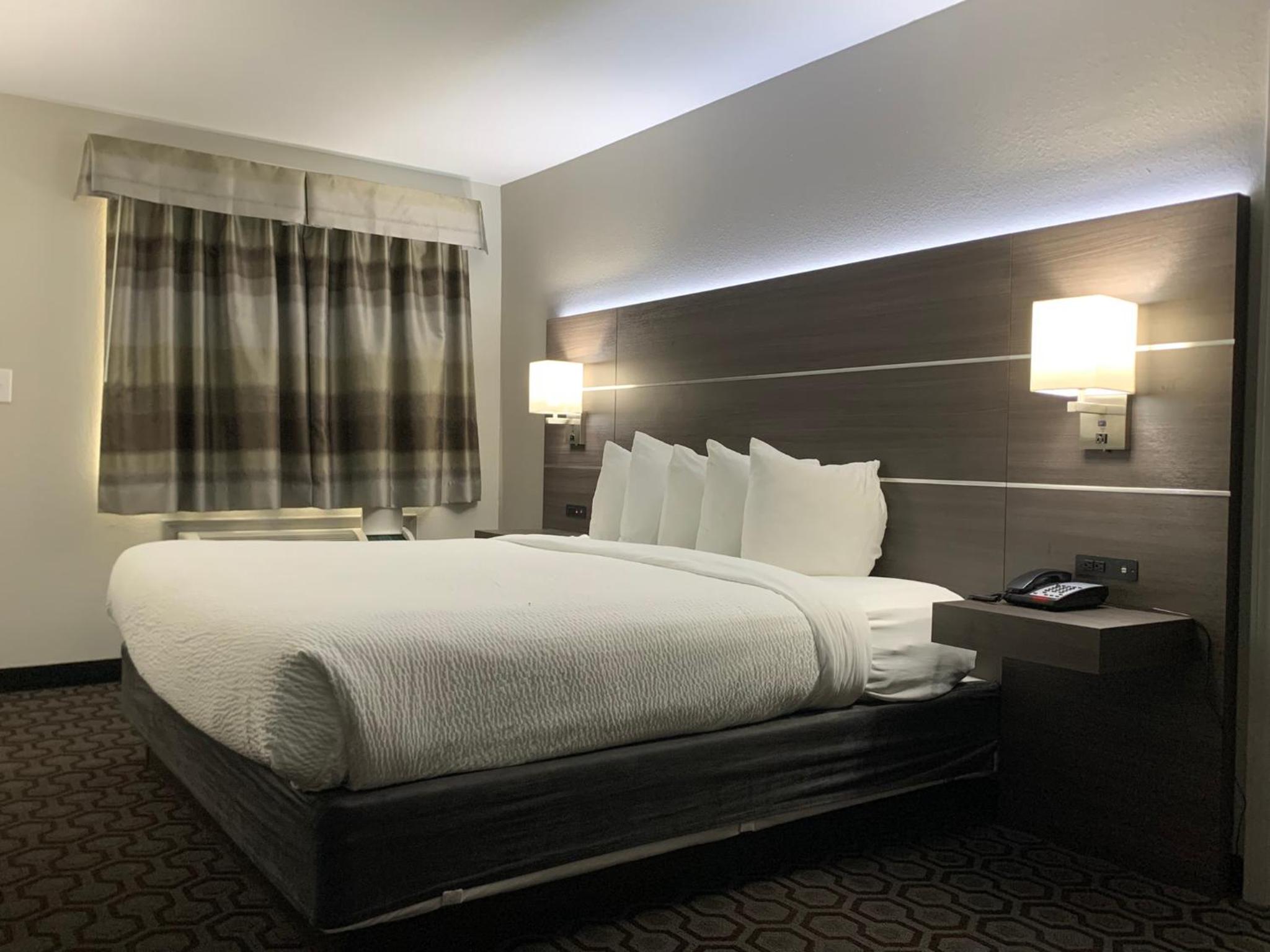 King Room - Non-Smoking - Photo 8