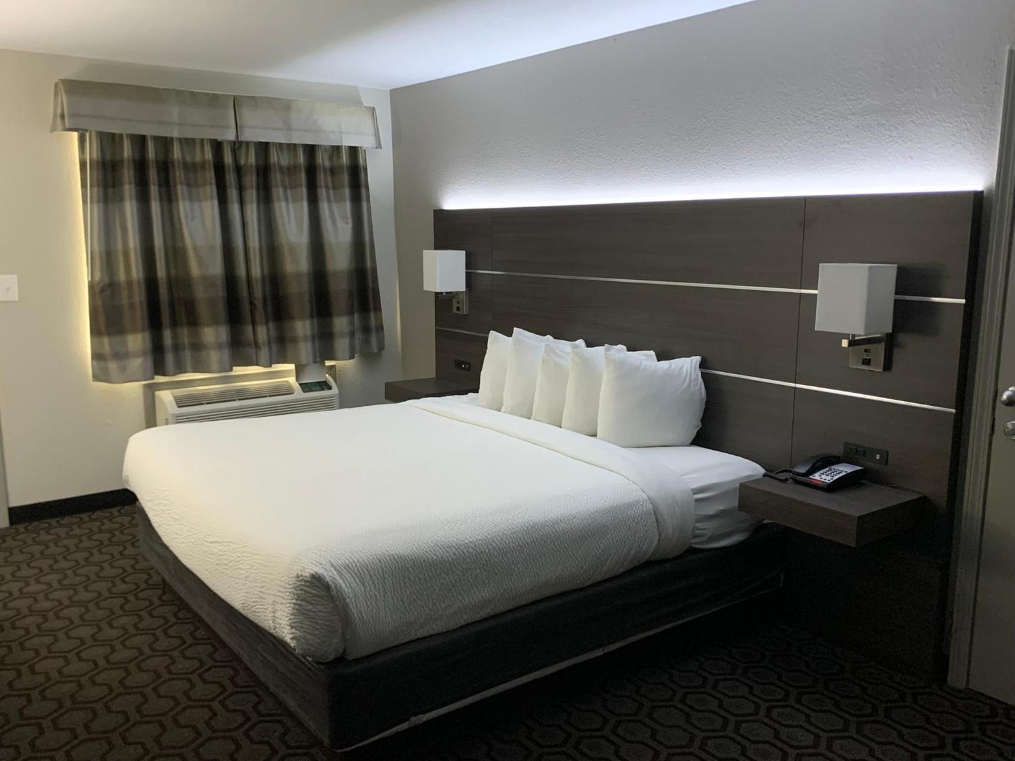 King Room - Non-Smoking - Photo 6