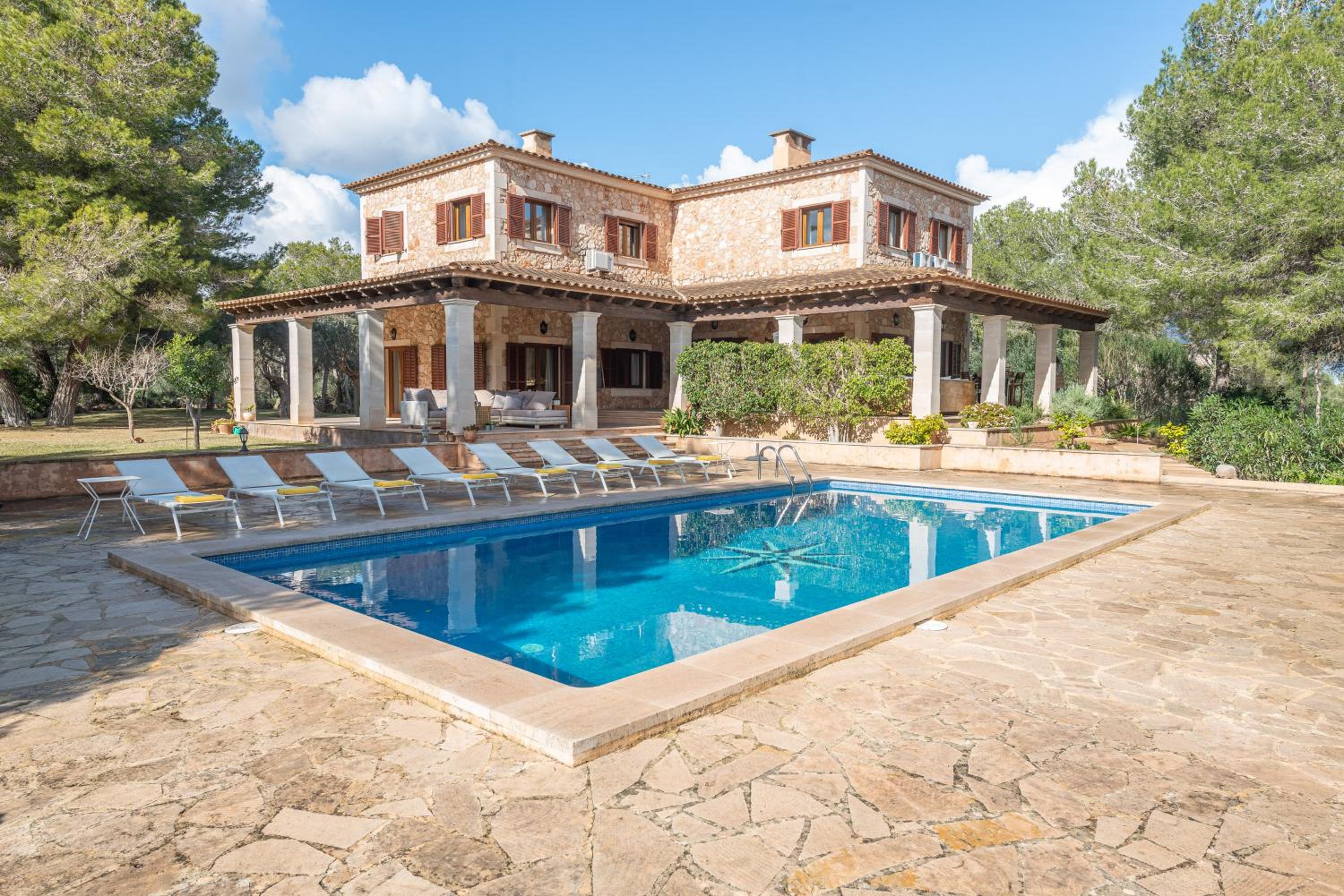 Villa photo 2