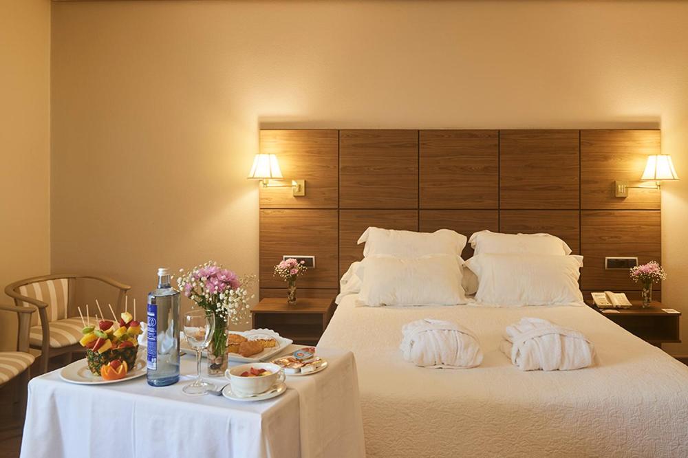 Double or Twin Room - Photo 5