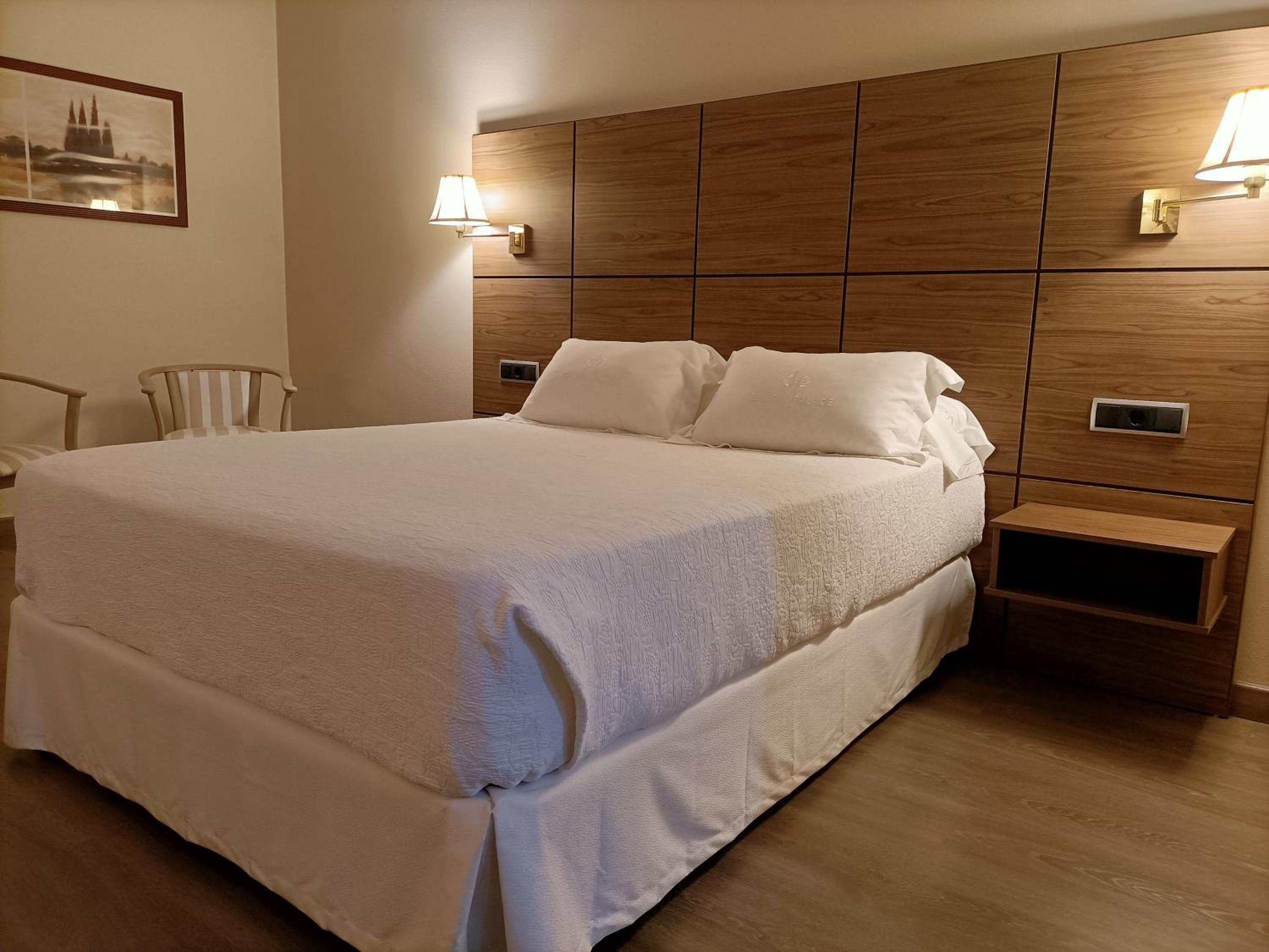 Double or Twin Room - Photo 8