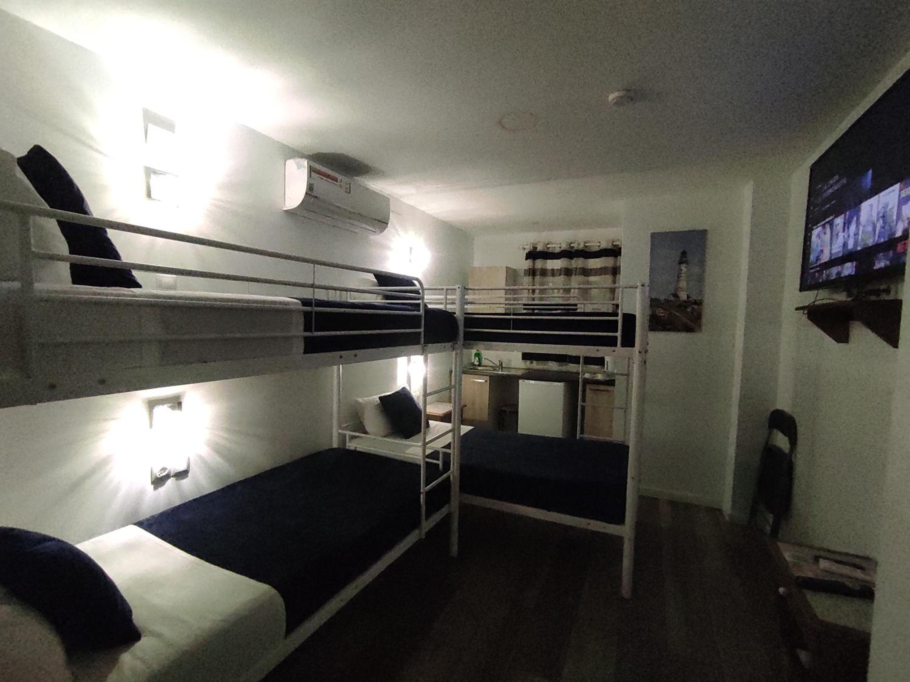 Deluxe Double Room with Shower - Photo 5