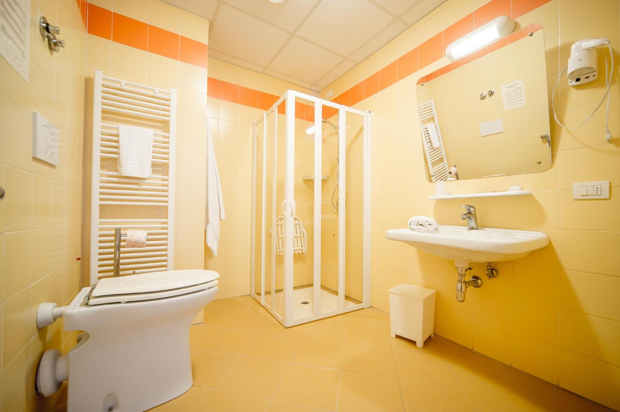 Family Room - Disability Access - Photo 4
