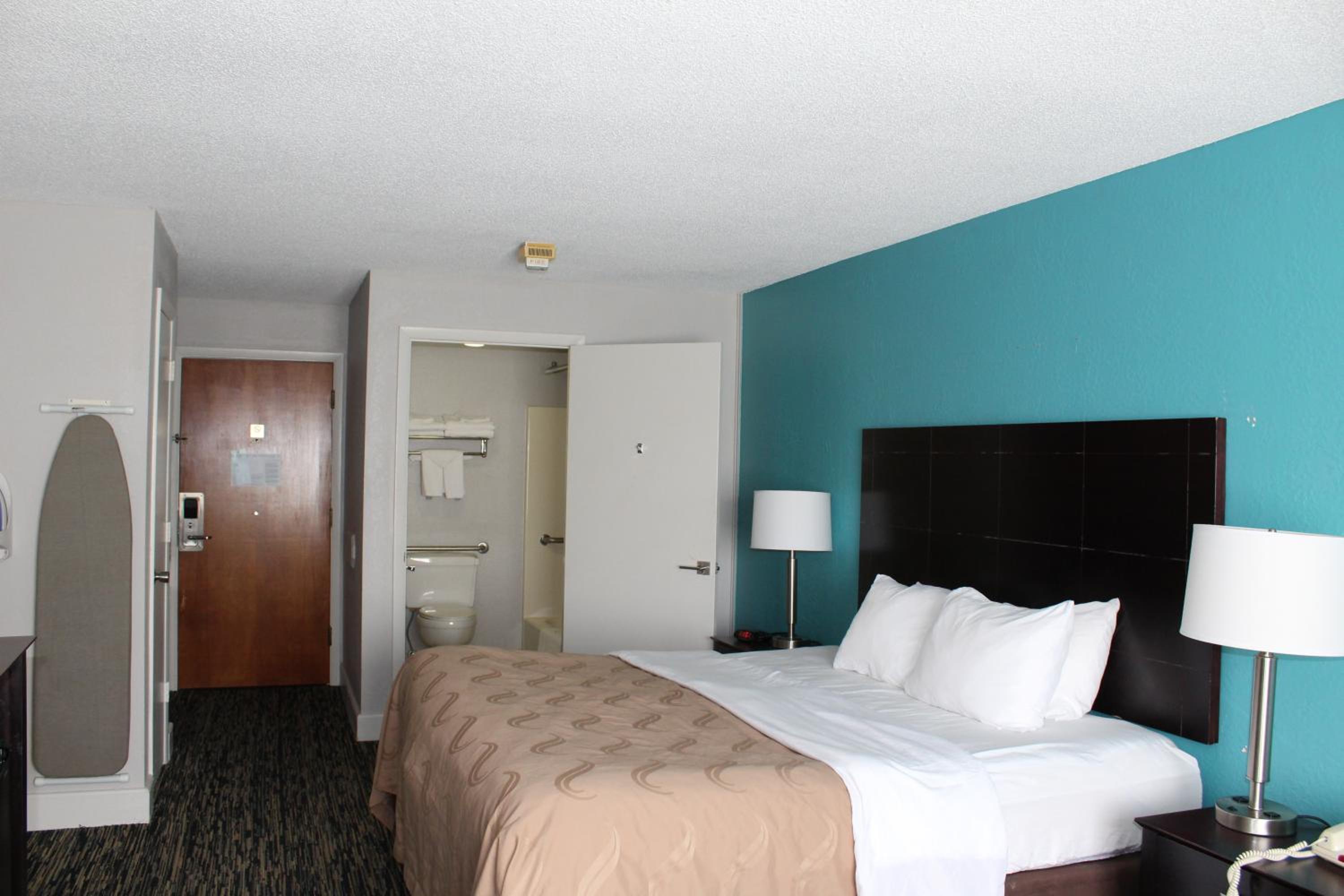King Room - Accessible/Non-Smoking - Photo 1