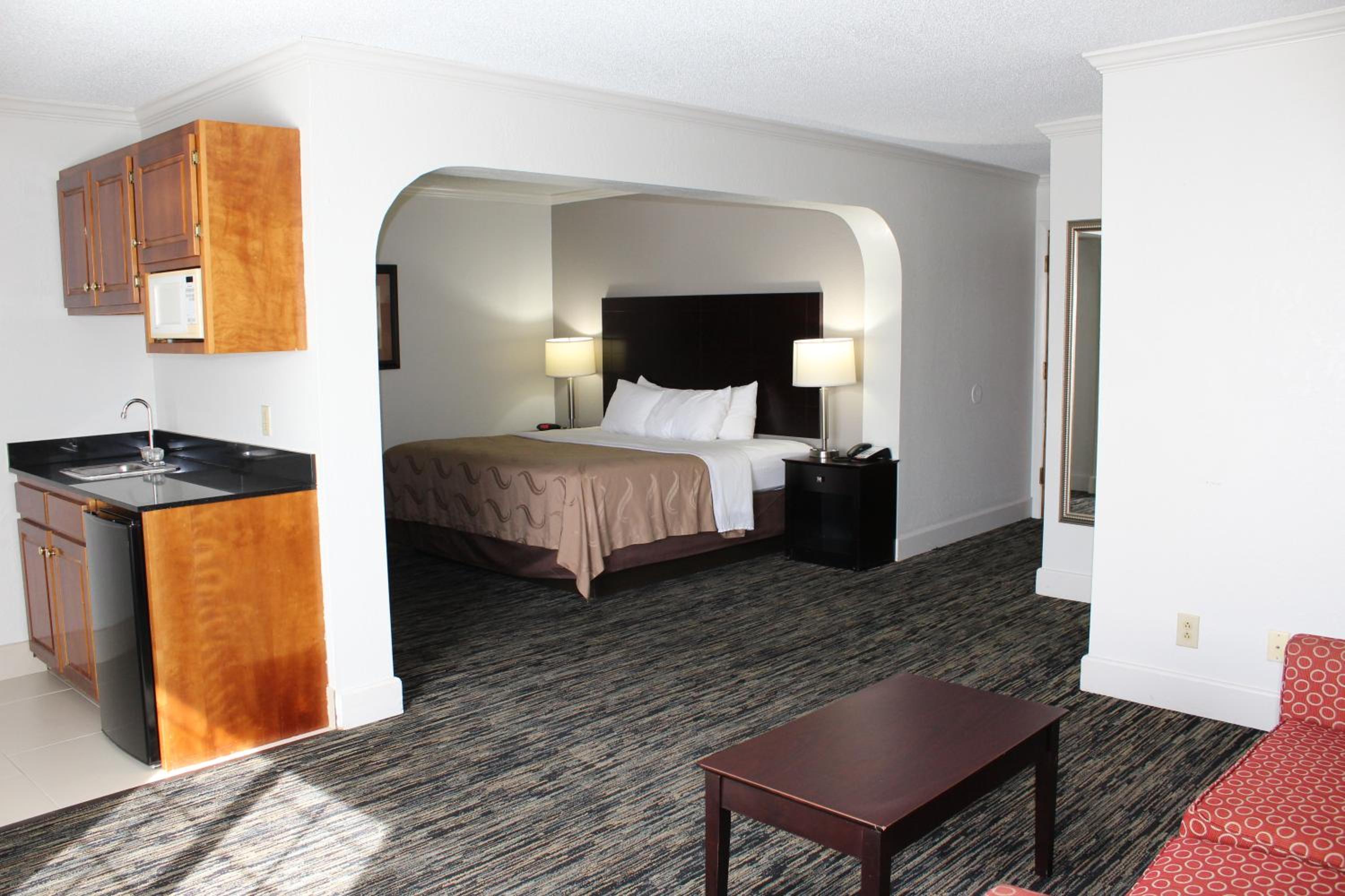 Executive King Suite - Non Smoking - Photo 1