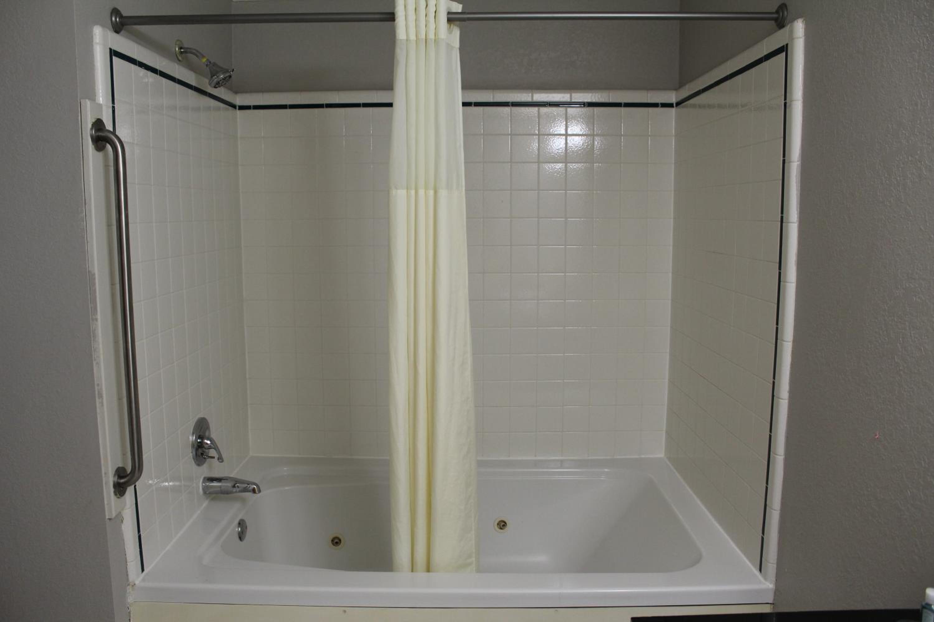 Executive King Suite - Non Smoking - Photo 2