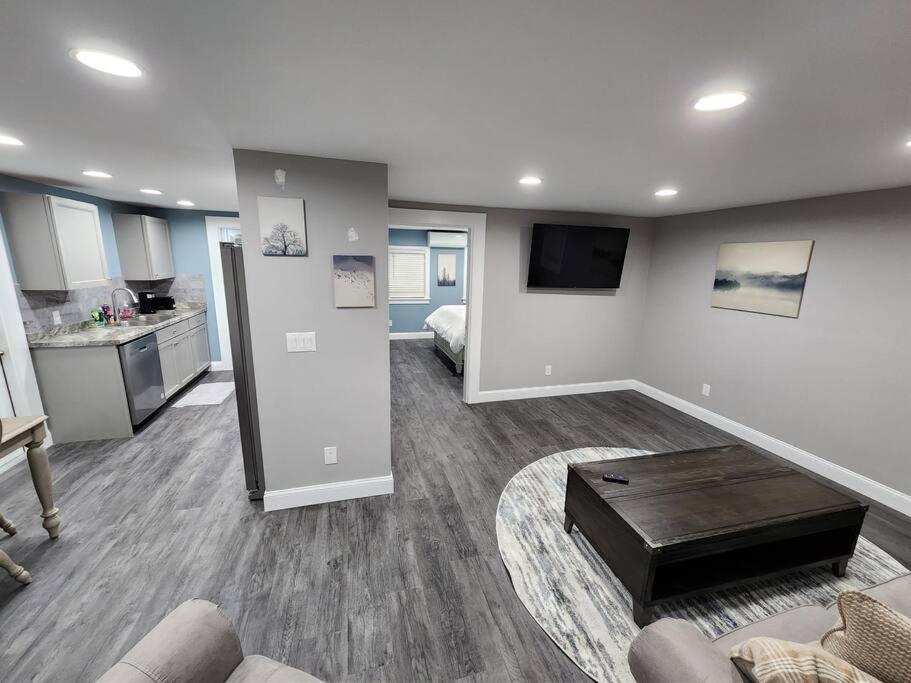 One-Bedroom Apartment photo 1