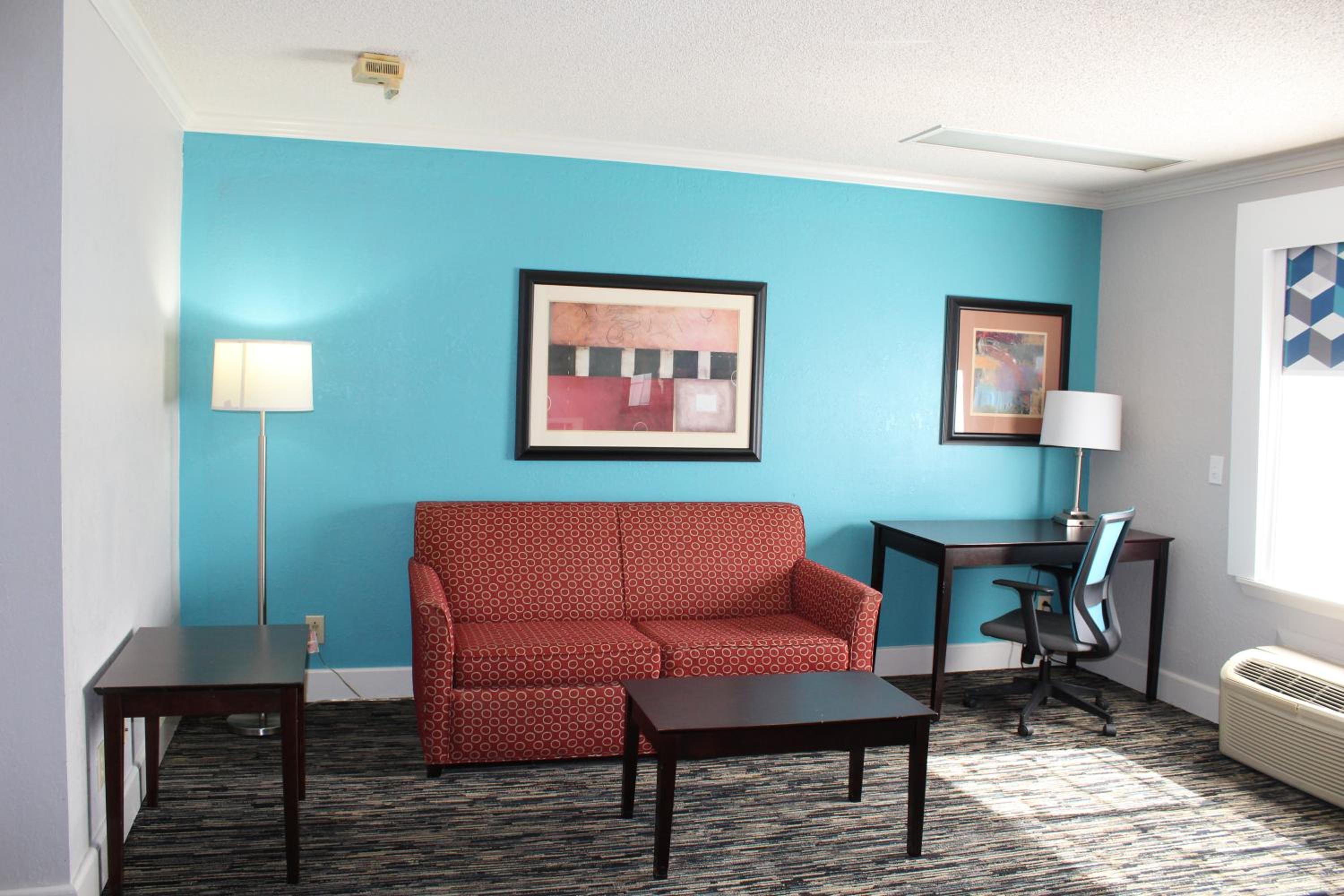 King Suite - Accessible/Non Smoking - Photo 3