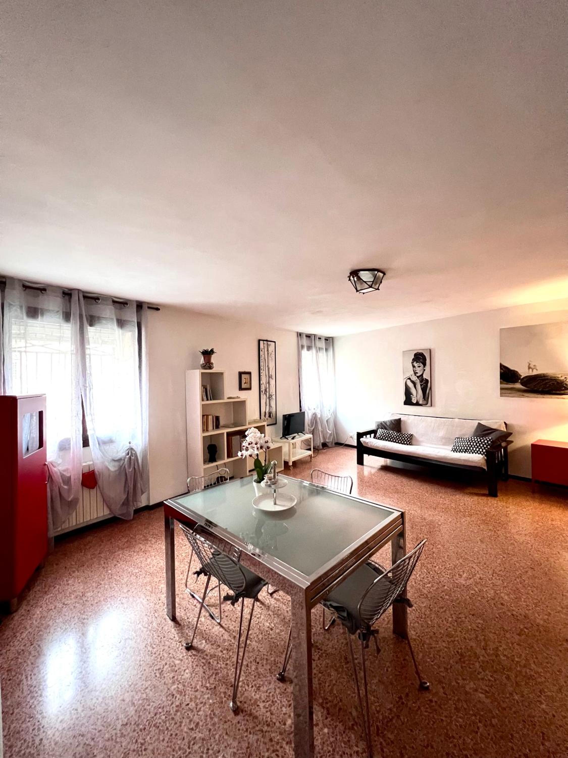 One-Bedroom Apartment photo 3