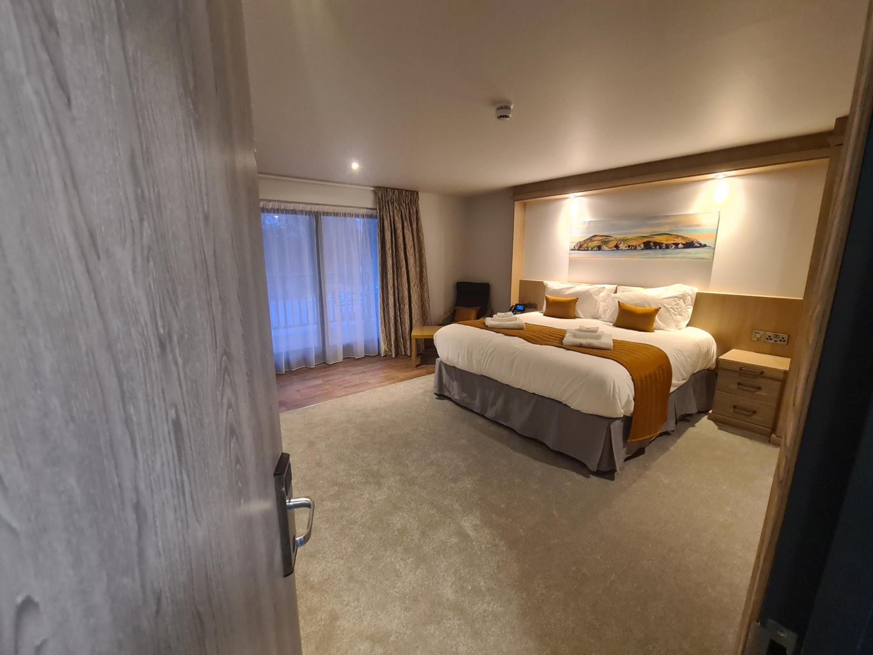 Deluxe Double Room with Balcony - Photo 5