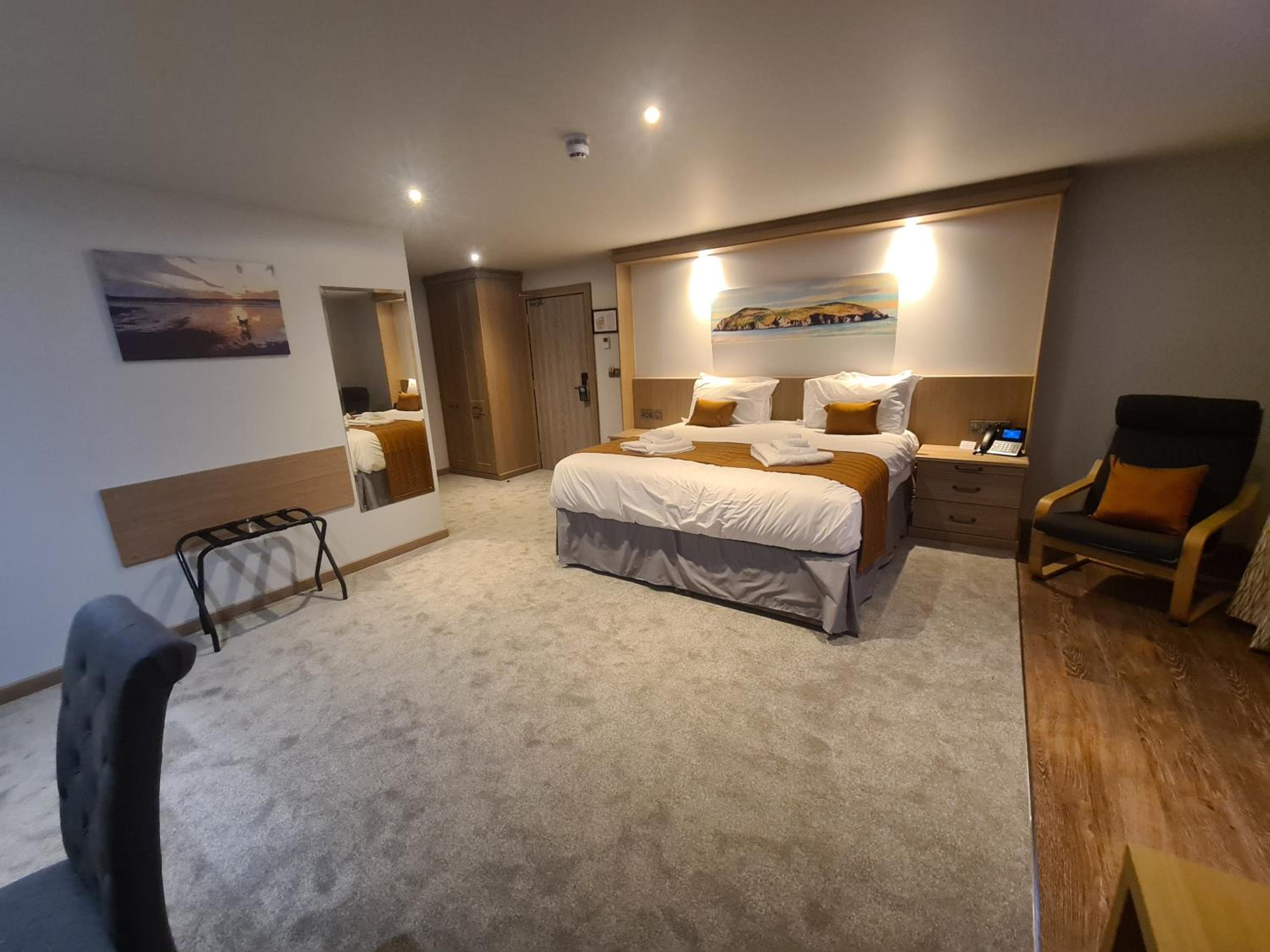 Deluxe Double Room with Balcony - Photo 1
