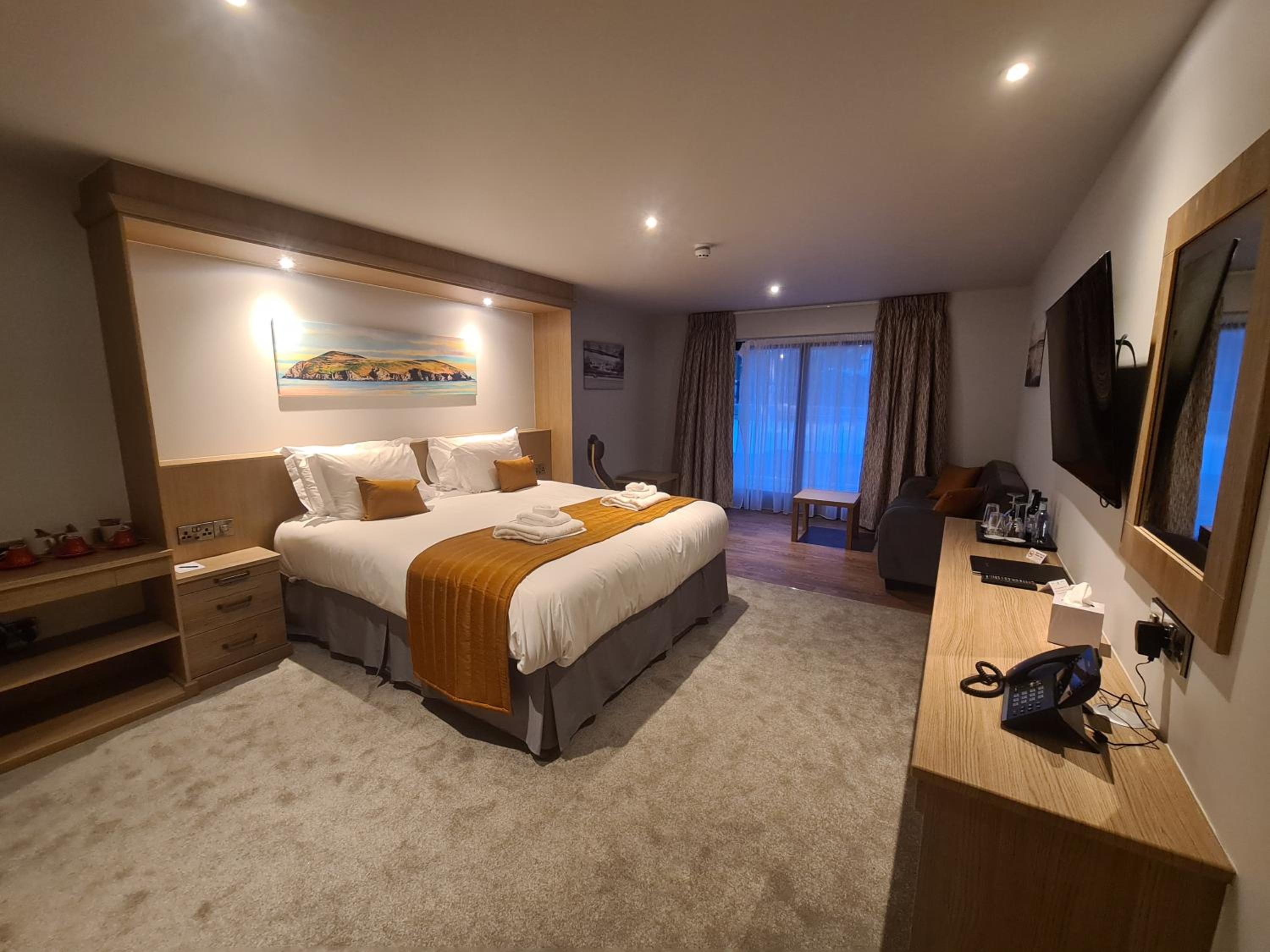 Deluxe Family Room - Photo 2