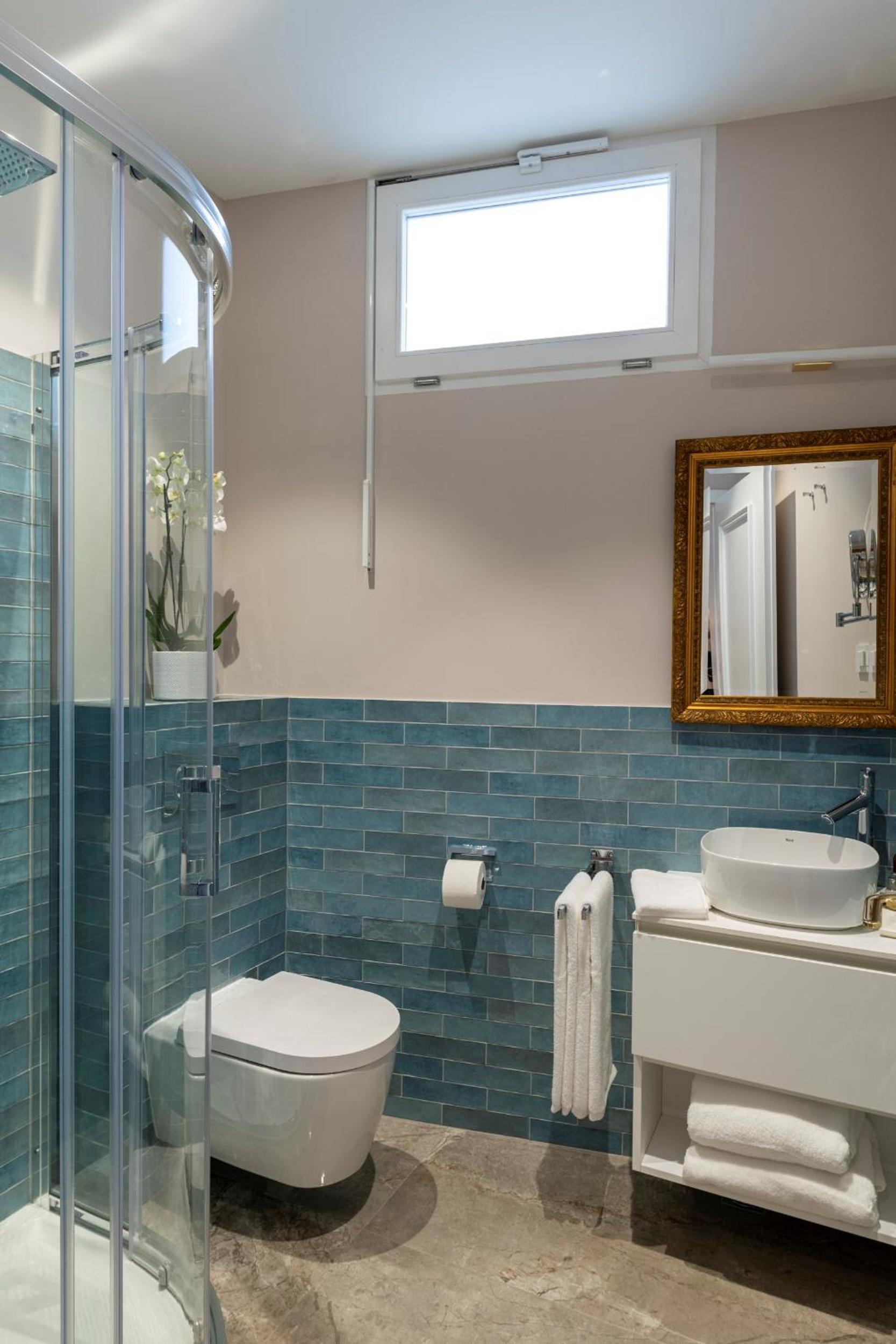 Deluxe Single Room with Sea View photo 3