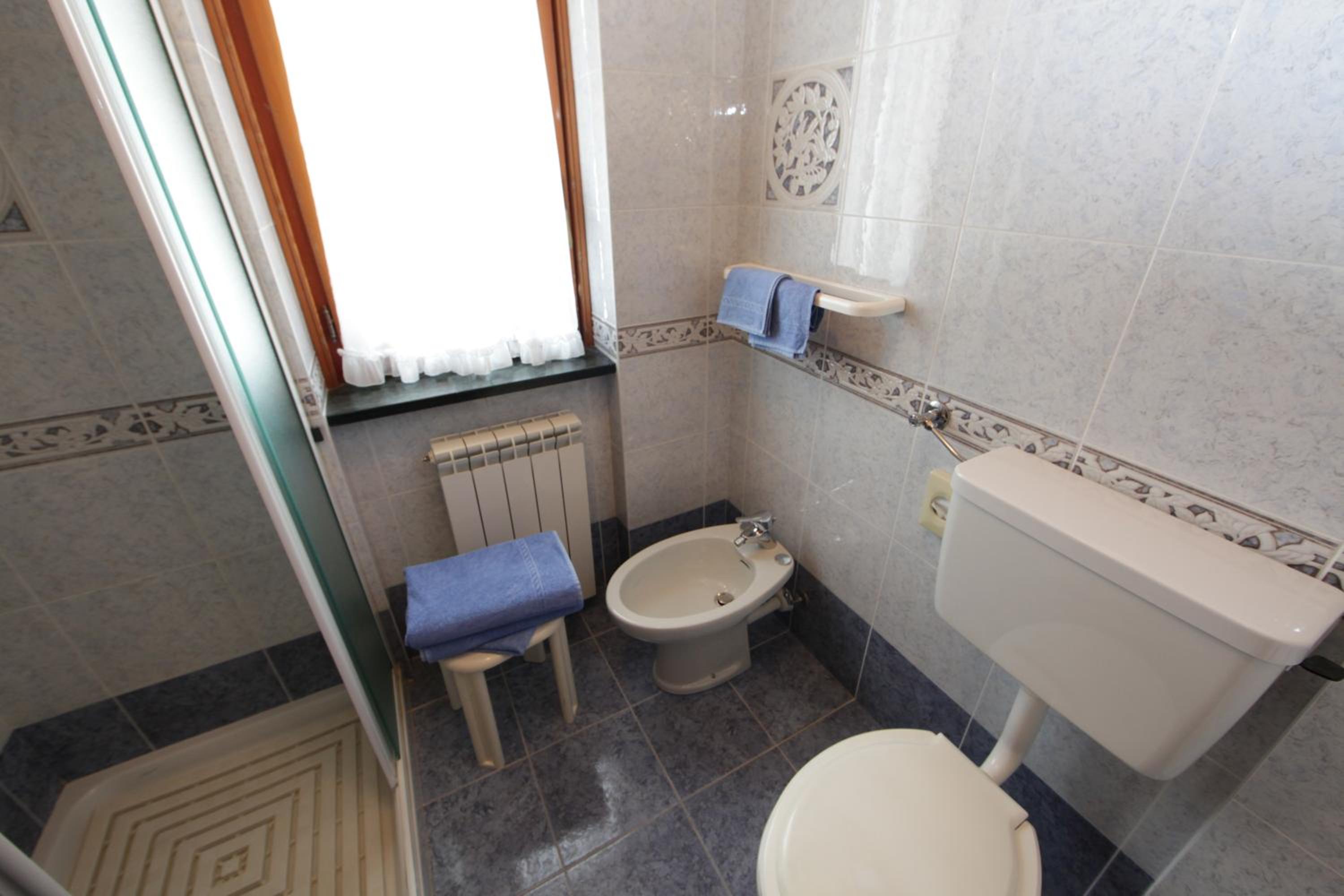 Double Room - Photo 9