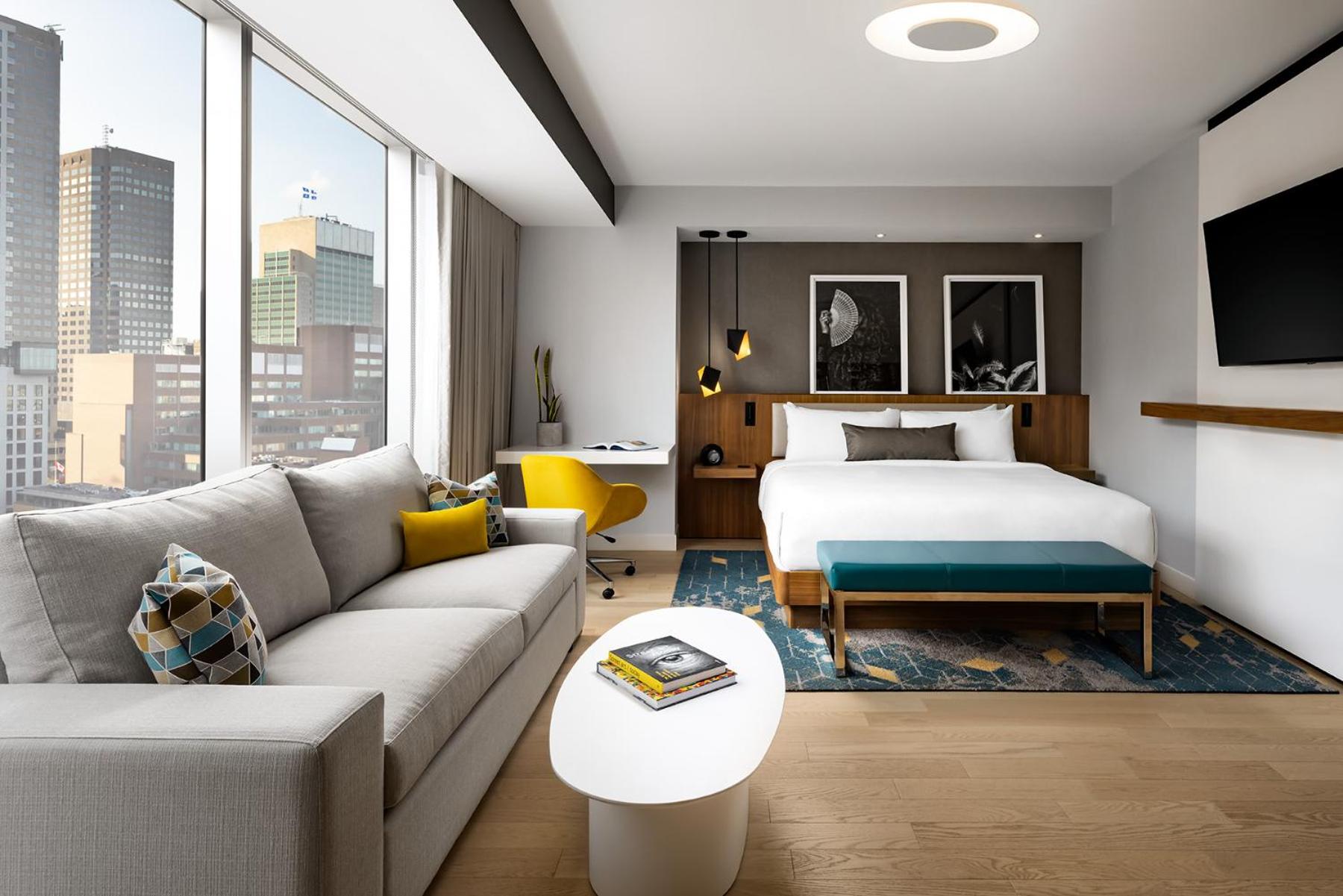 Junior suite with 1 King - Photo 1