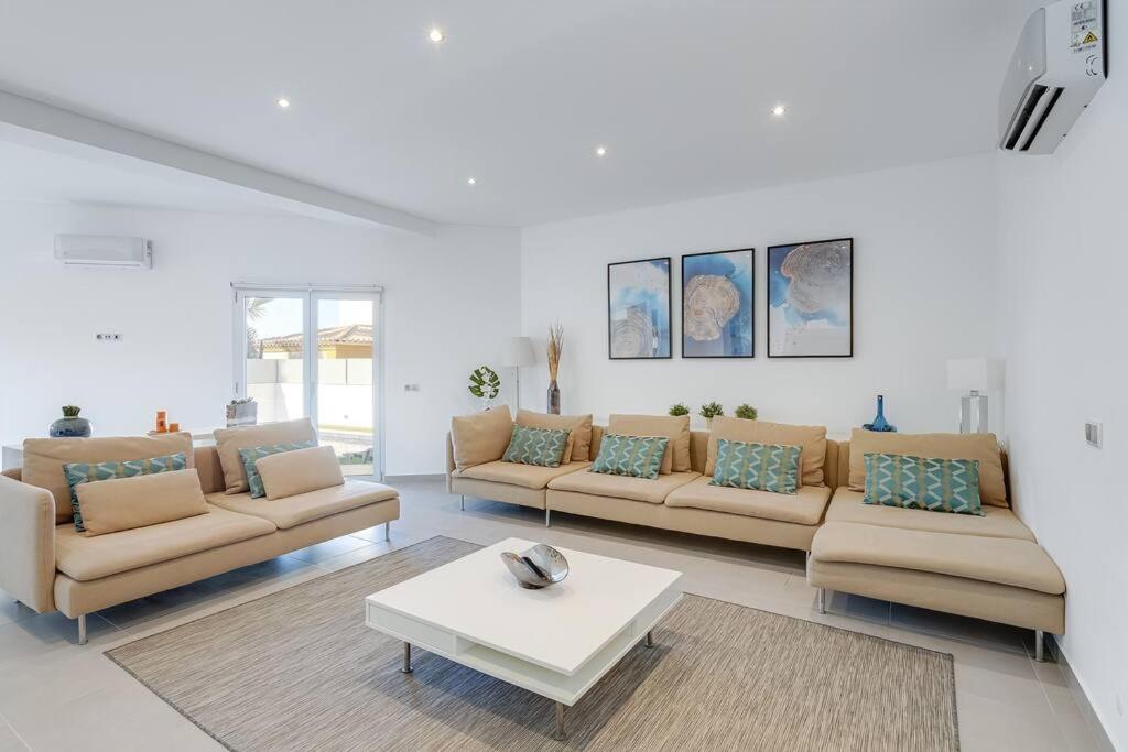 Villa photo 1