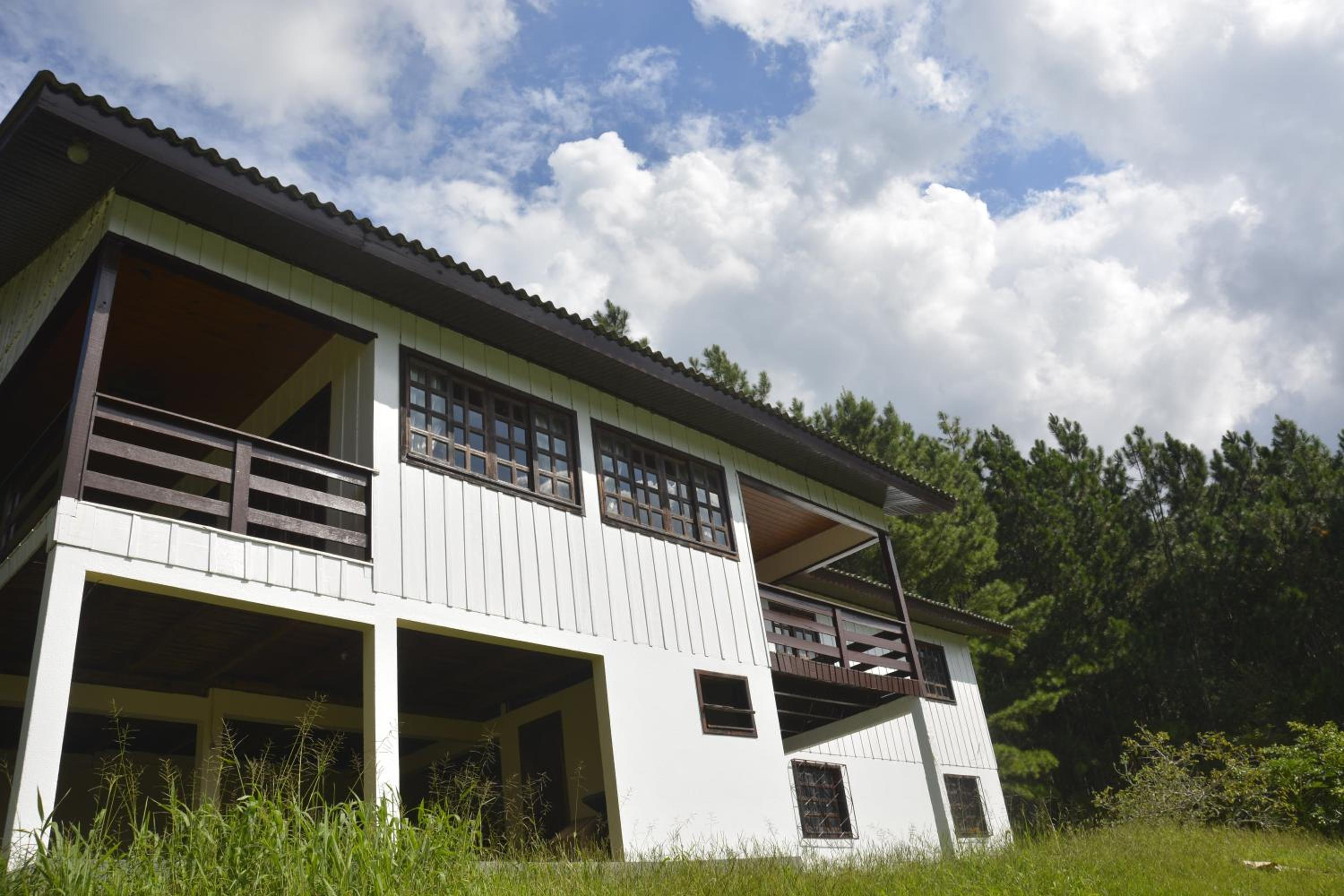 Five-Bedroom House photo 3