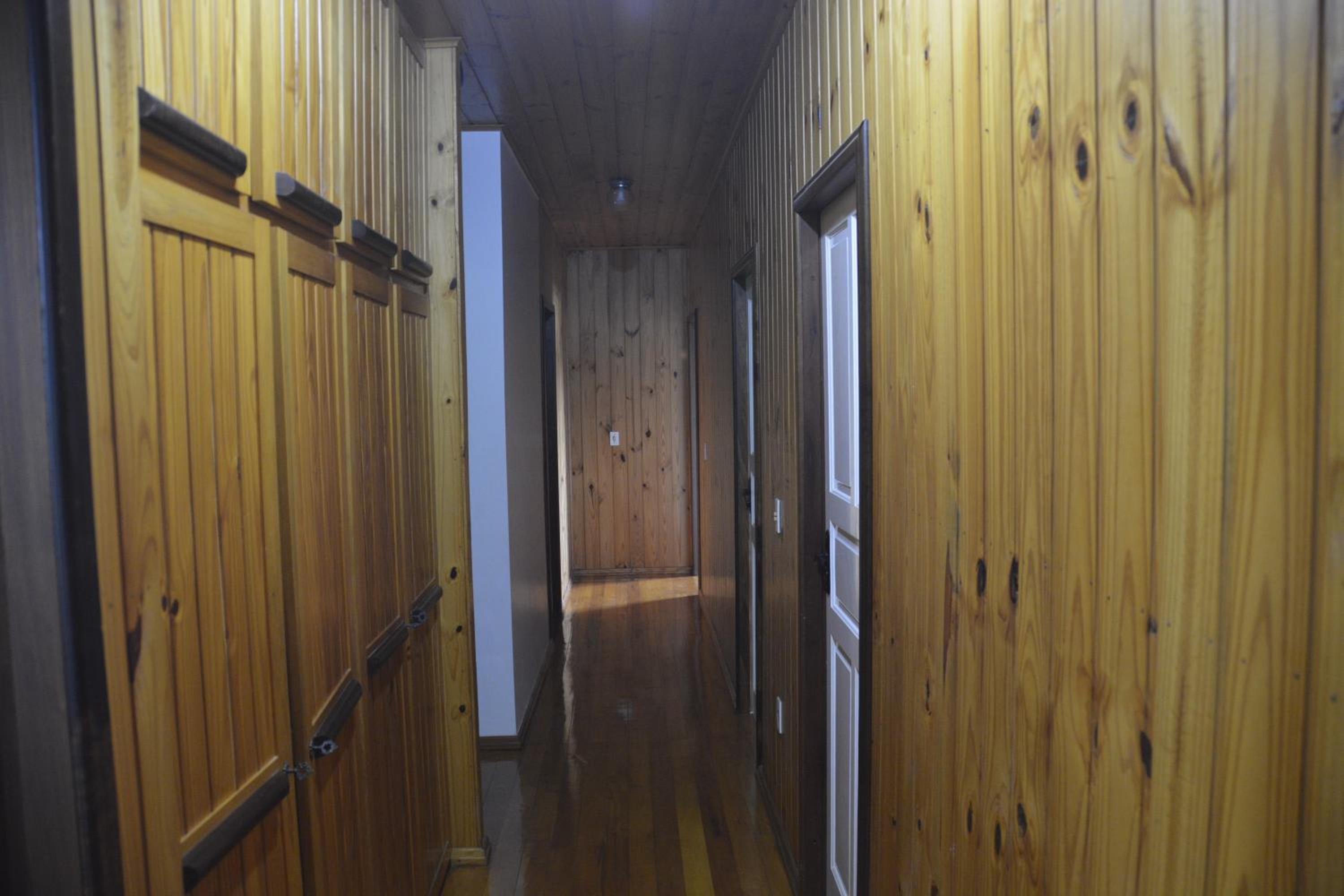 Five-Bedroom House photo 1