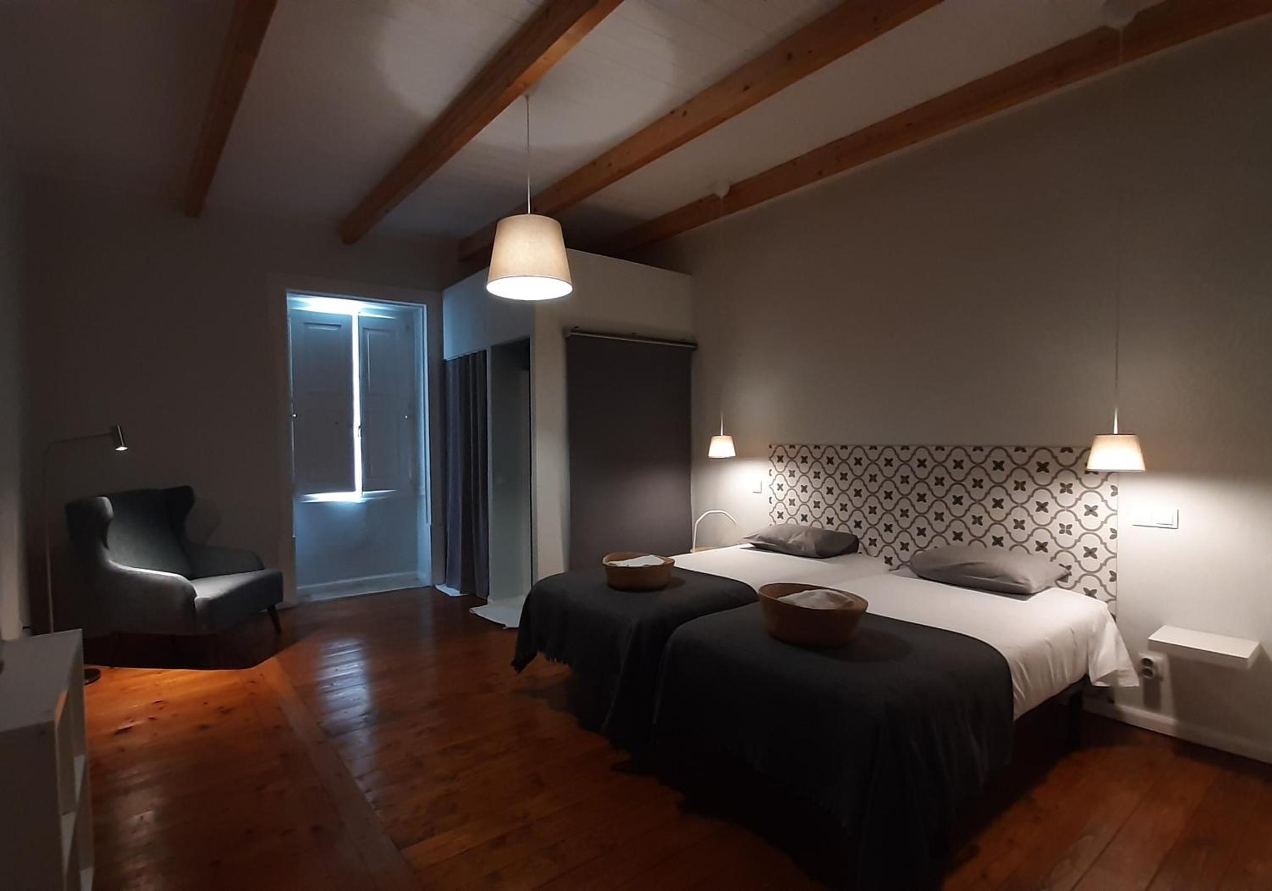 Twin Room with Private Bathroom - Photo 3