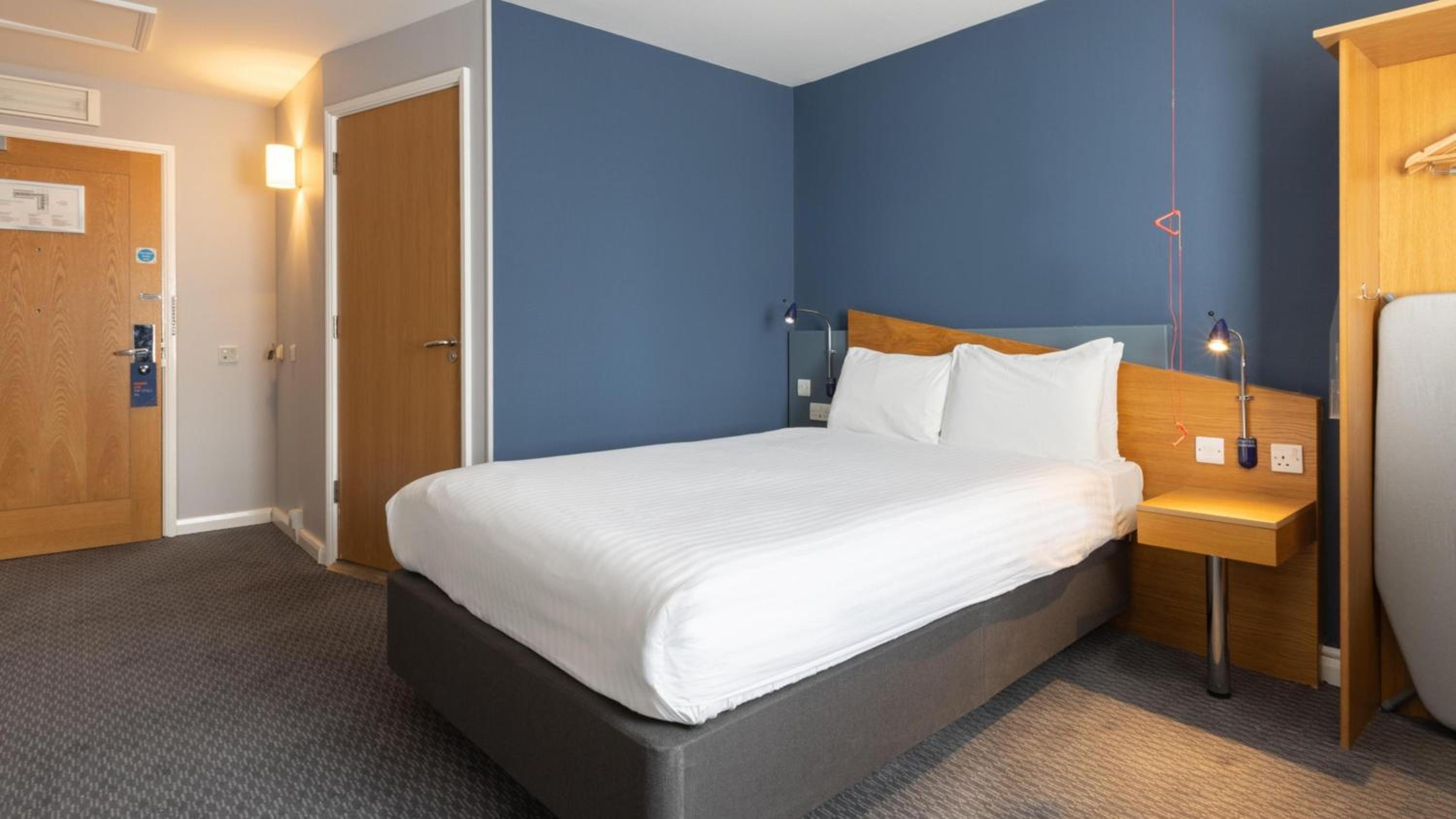 Double Room with Free Hot Breakfast - Accessible - Photo 7