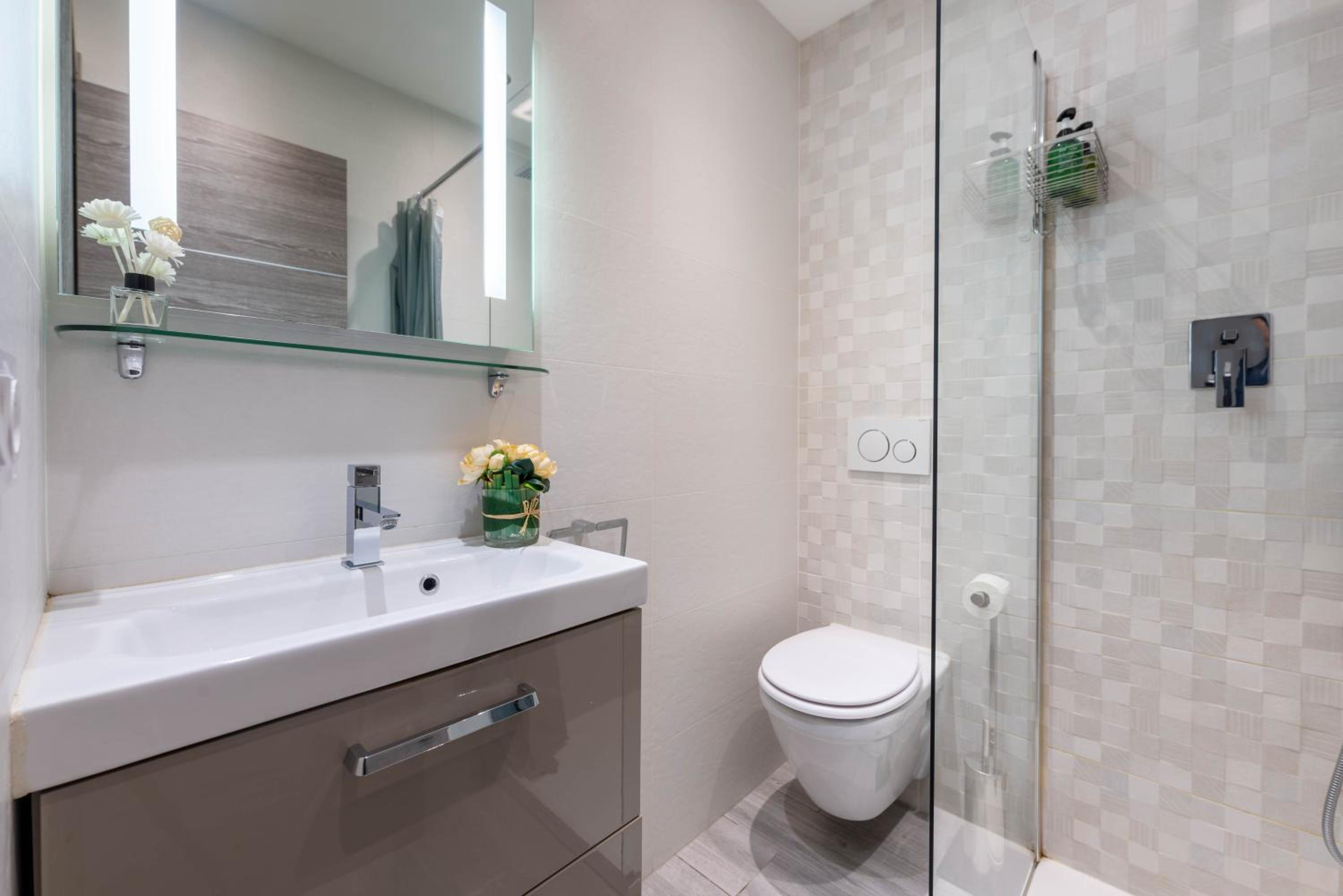 One-Bedroom Apartment - Photo 7